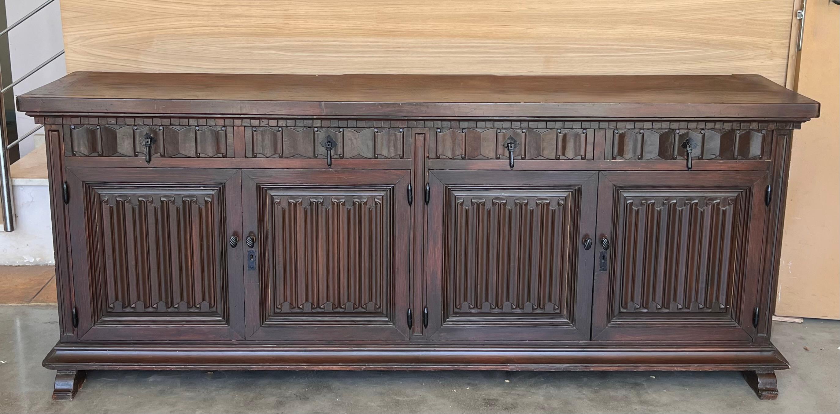 Large 20th Century Catalan Spanish Baroque Carved Walnut Tuscan Credenza or Buff In Good Condition For Sale In Miami, FL