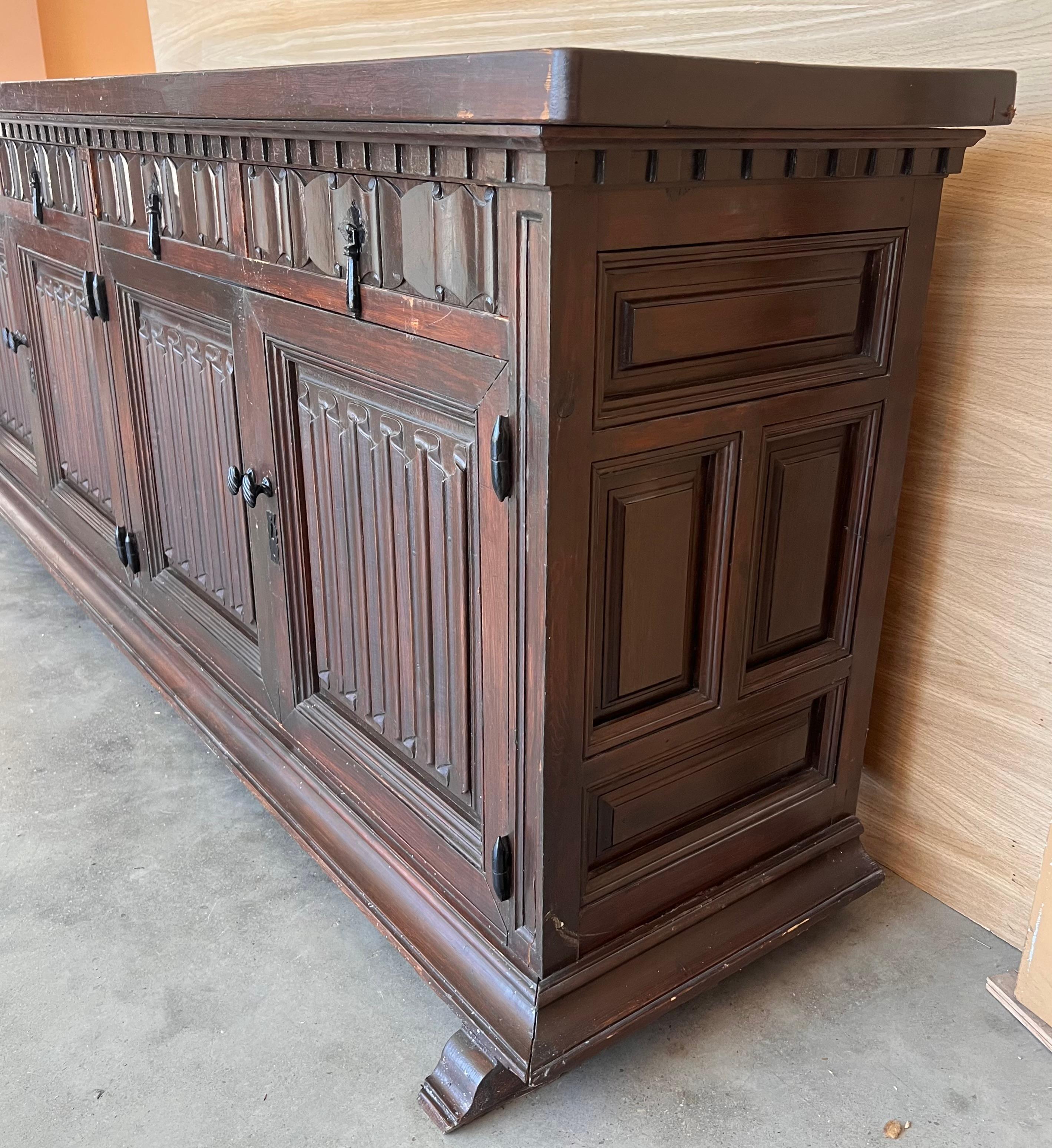 Large 20th Century Catalan Spanish Baroque Carved Walnut Tuscan Credenza or Buff For Sale 3