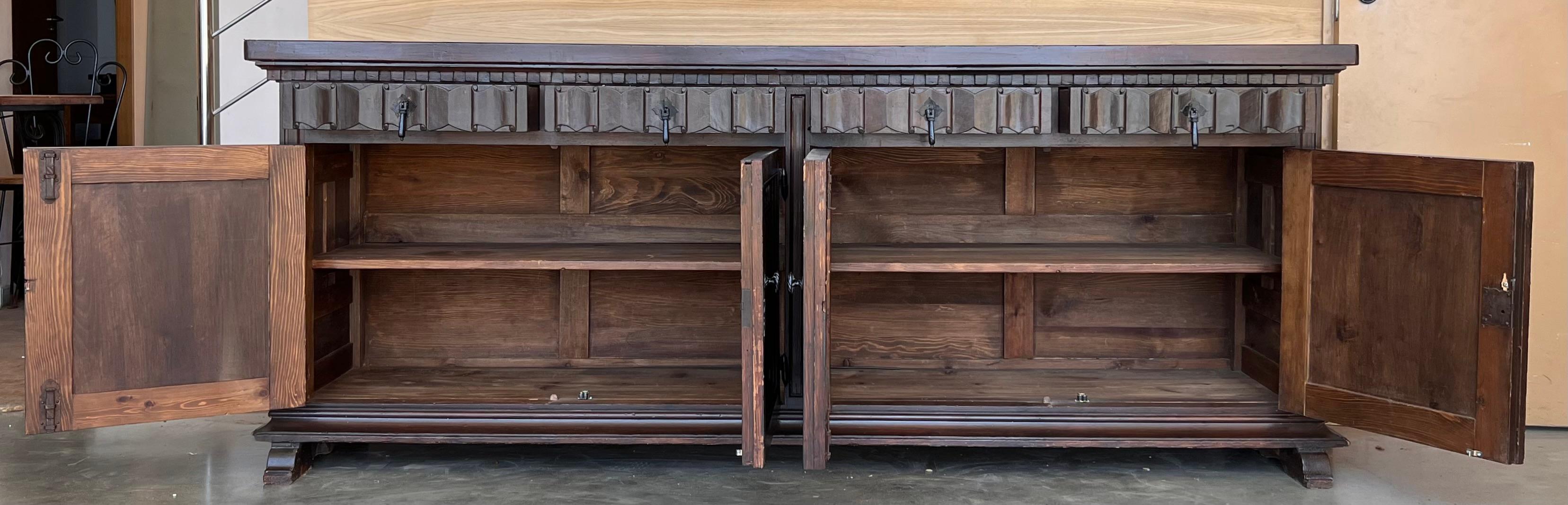 Large 20th Century Catalan Spanish Baroque Carved Walnut Tuscan Credenza or Buff For Sale 5