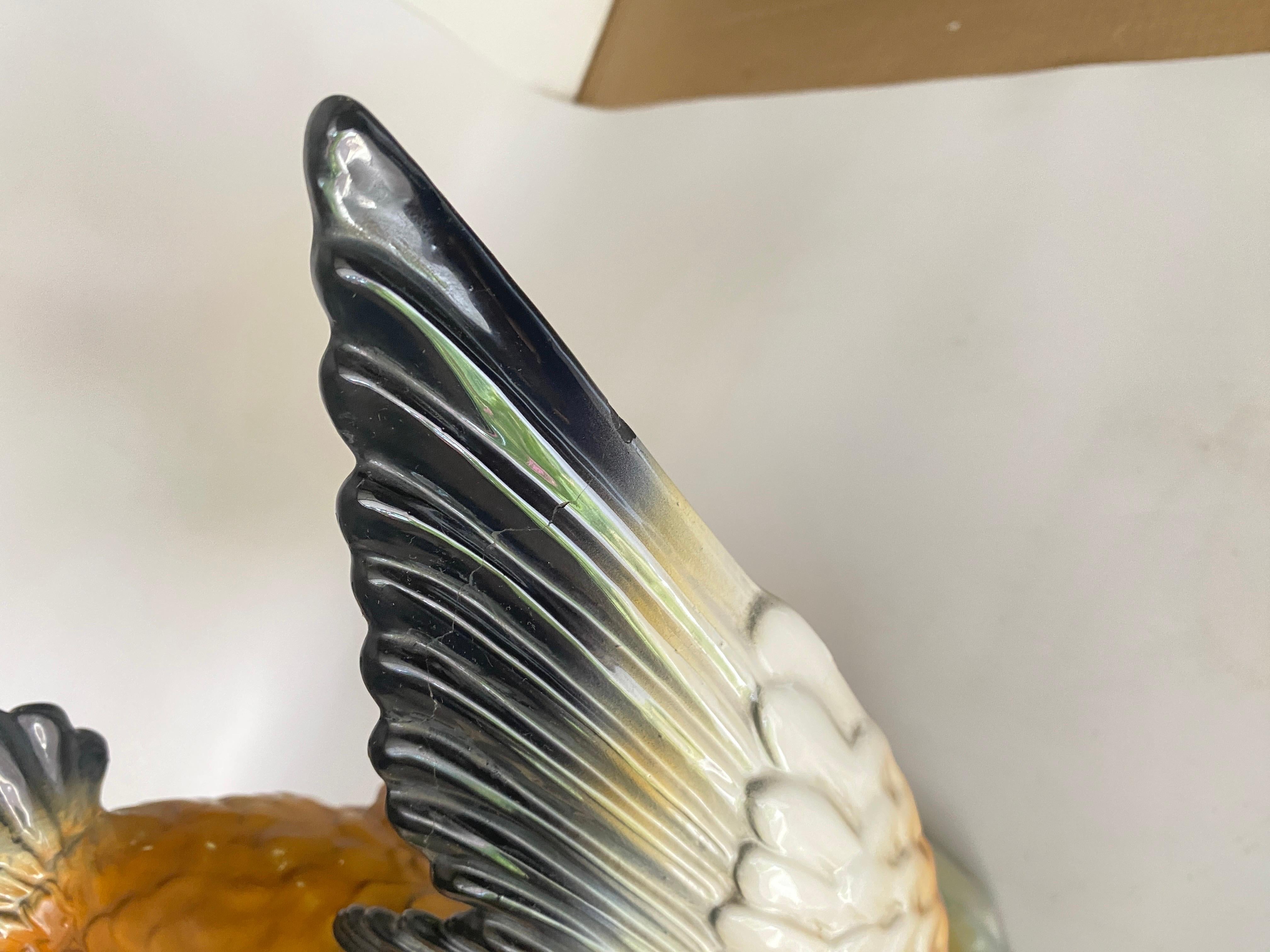 Grand canard volant en céramique du 20ème siècle dans le style de  Delphin Massier Brown. en vente 4