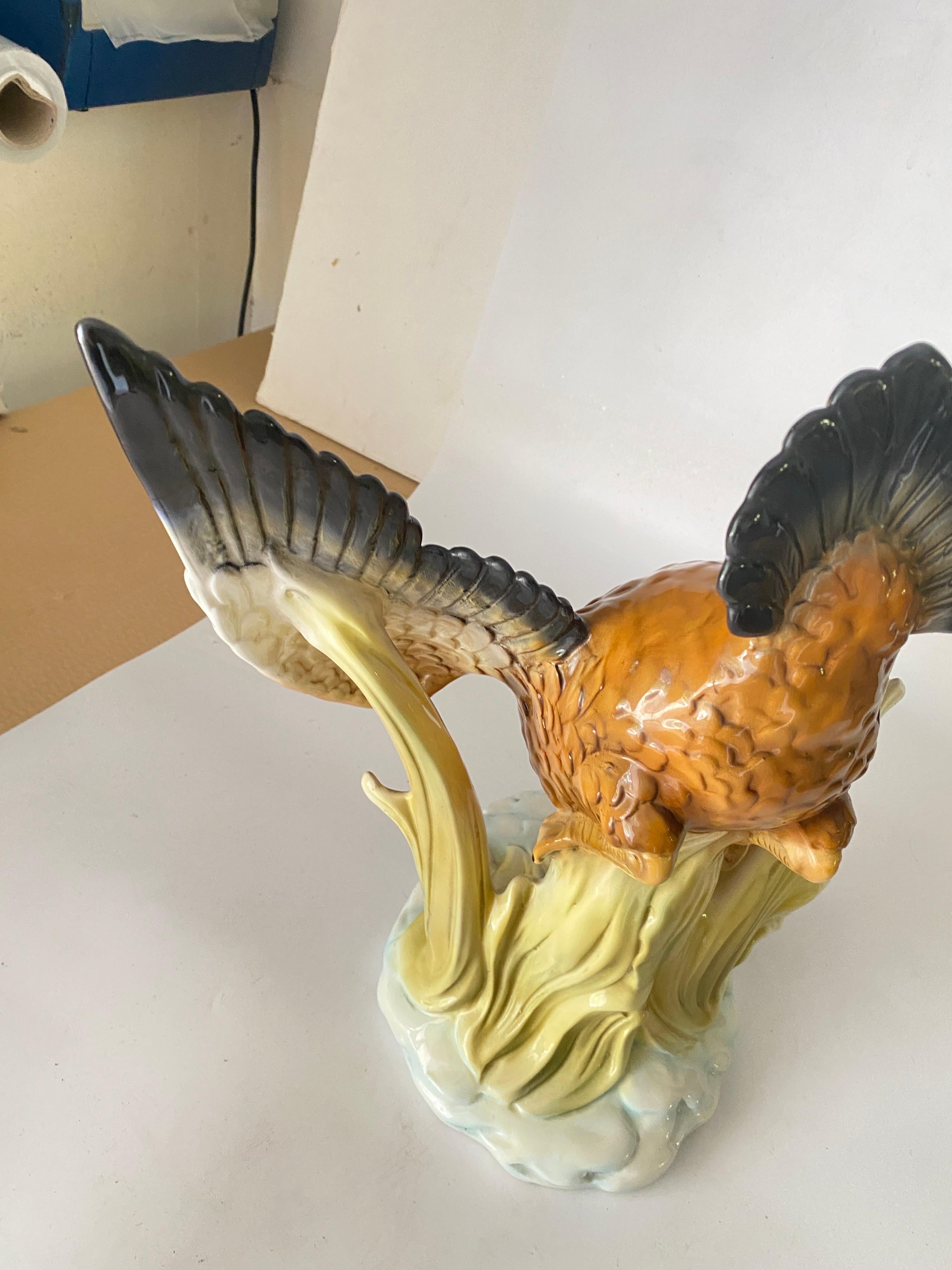 Grand canard volant en céramique du 20ème siècle dans le style de  Delphin Massier Brown. en vente 5