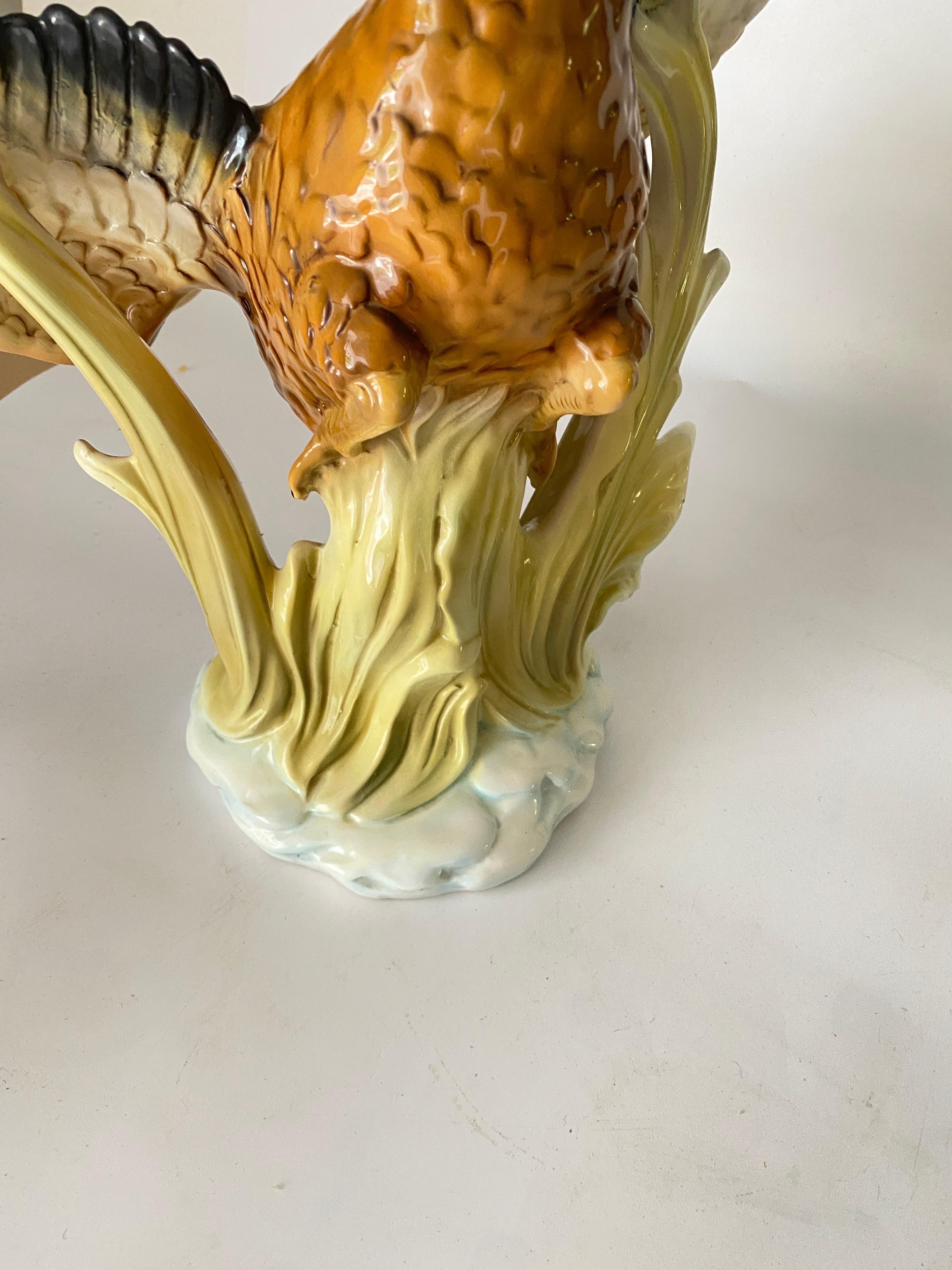 Porcelaine Grand canard volant en céramique du 20ème siècle dans le style de  Delphin Massier Brown. en vente