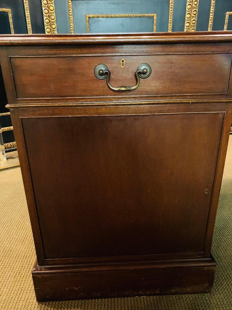 Großer originaler englischer Classic-Schreibtisch des 20. Jahrhunderts, ca. 1910-1920 im Angebot 3