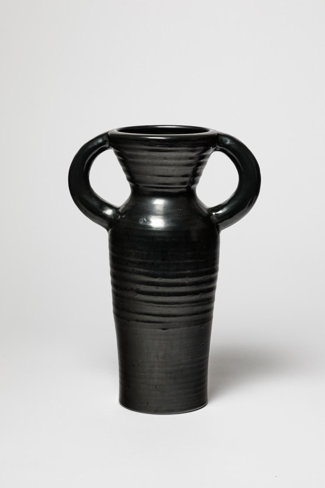 Accolay

Realizzato nel 1950 circa

Grande vaso in ceramica nera del XX secolo di Accolay

originale in perfette condizioni

firmato 

altezza 37 cm
Grande 25 cm