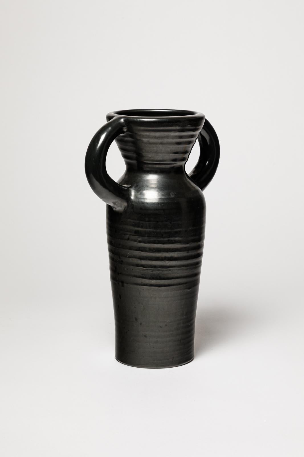 Mid-Century moderno Grande vaso in ceramica nera di design del XX secolo di Accolay, circa 1950, firmato 37 cm in vendita