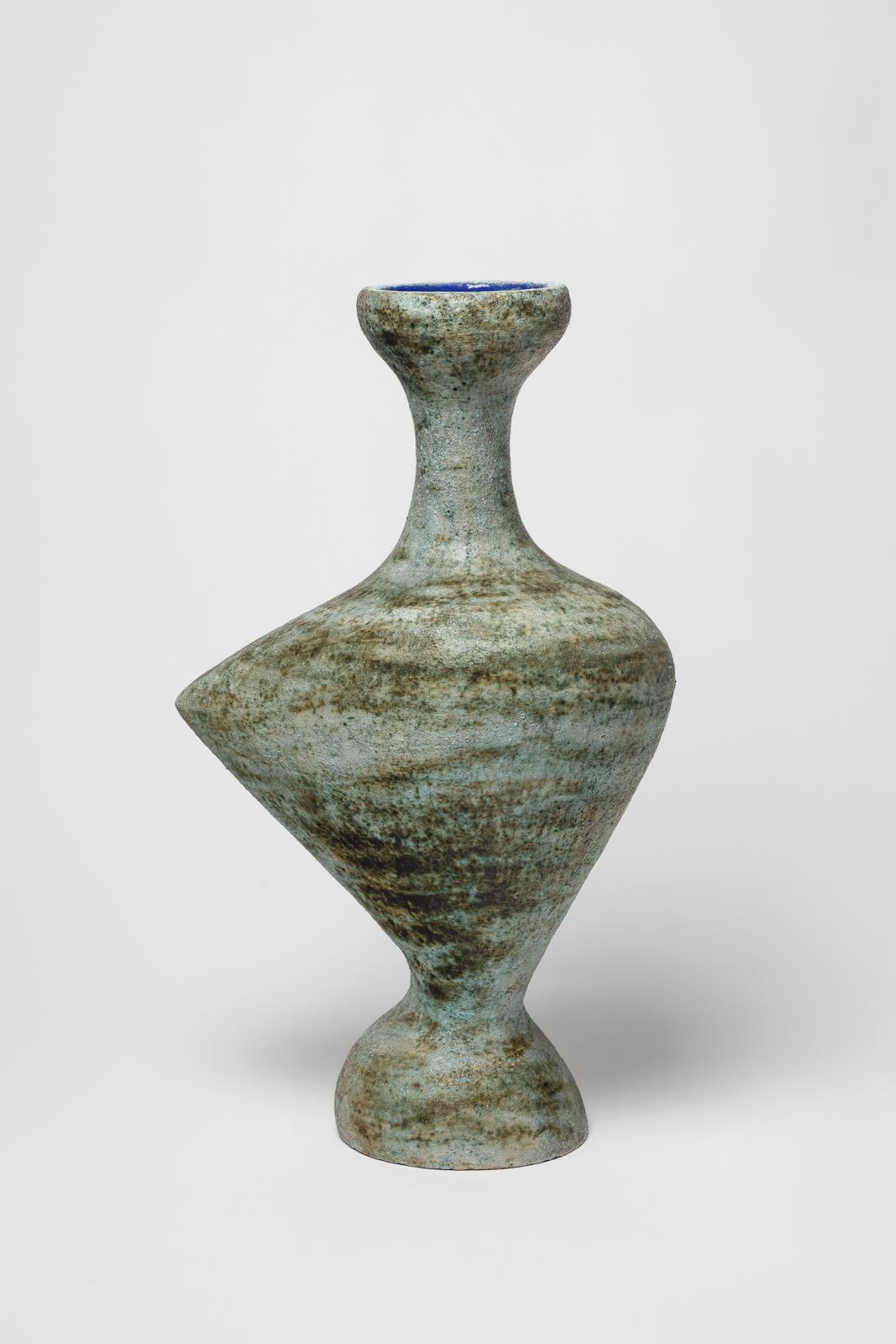 Cl Vilbert

Circa 1950
Unique handmade ceramic piece 
signed 

Large 20th century design bird free form ceramic vase by Vilbert

Blue and green ceramic glazes colors 

Original perfect condition

height 49 cm
Large 30 cm
Depth 22 cm