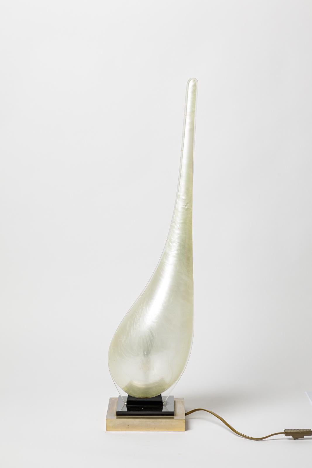 Michel Dumas

Originale lampe en plastique sculptural blanc du 20ème siècle par Michel Dumas

De l'associé Michel Dumas  maison en France

Pièce unique

Condition originale parfaite.

Le système électrique est correct

Hauteur 72 cm
Grand 16 cm