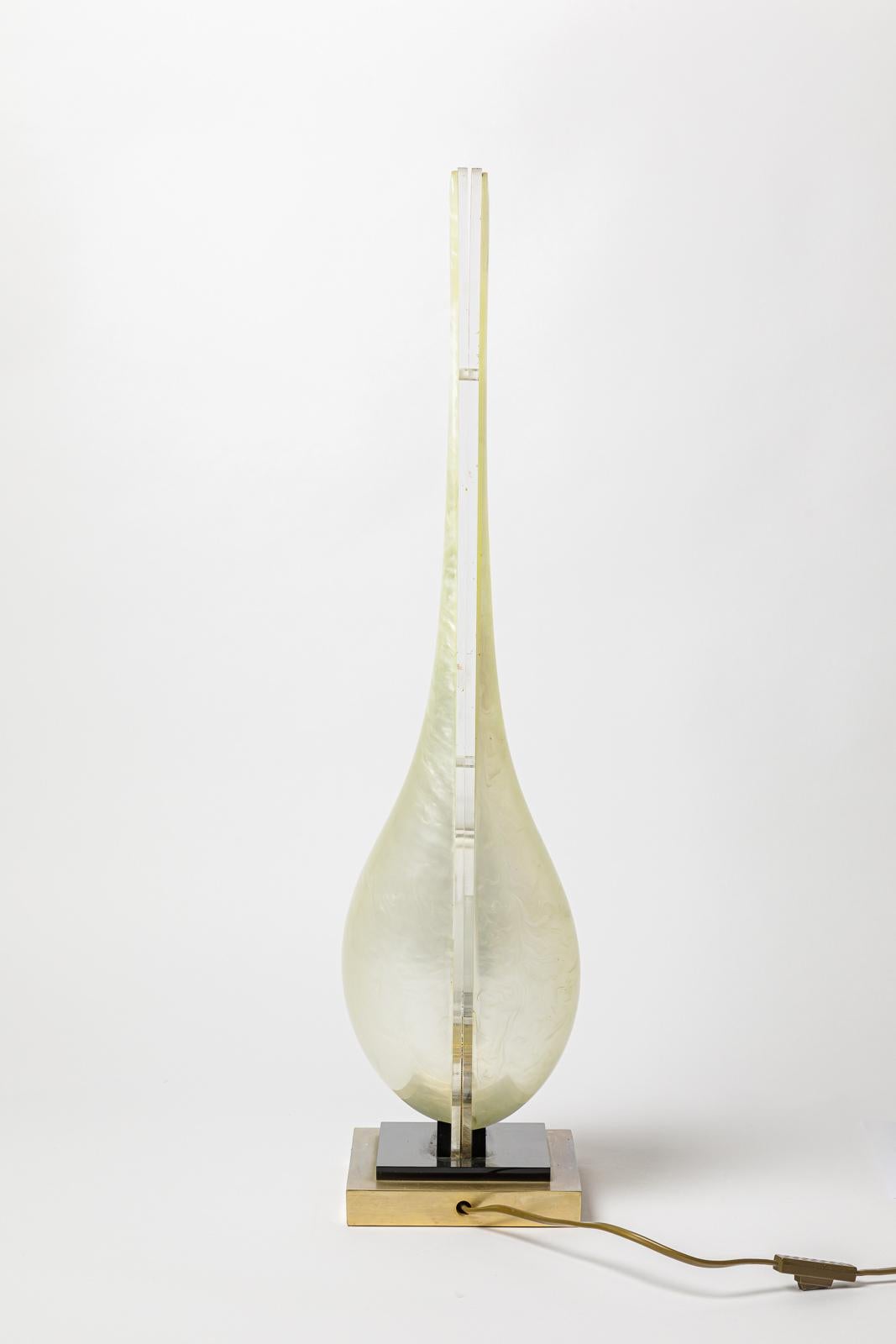 Grande lampe de table en plastique design du 20TH CENTURY DESIGN par Michel Dumas pièce unique 1970 Excellent état - En vente à Neuilly-en- sancerre, FR