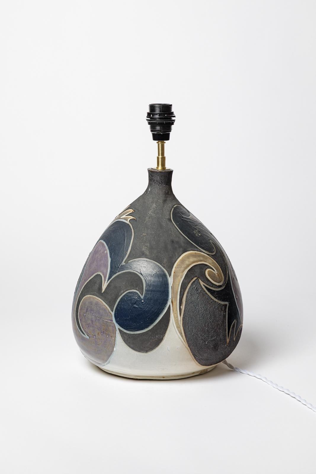 20ième siècle grande lampe à poser design du 20TH CENTURY DESIGN en céramique blanche et violette de Georges Martin en vente