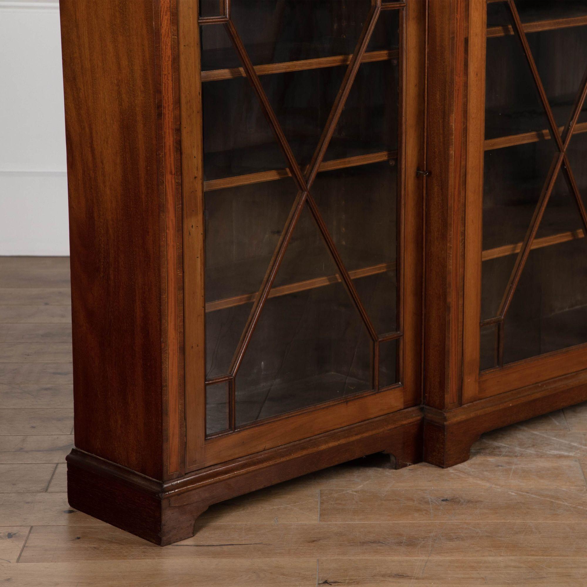 British Large 20th Century Edwardian Mahogany Breakfront Bookcase For Sale