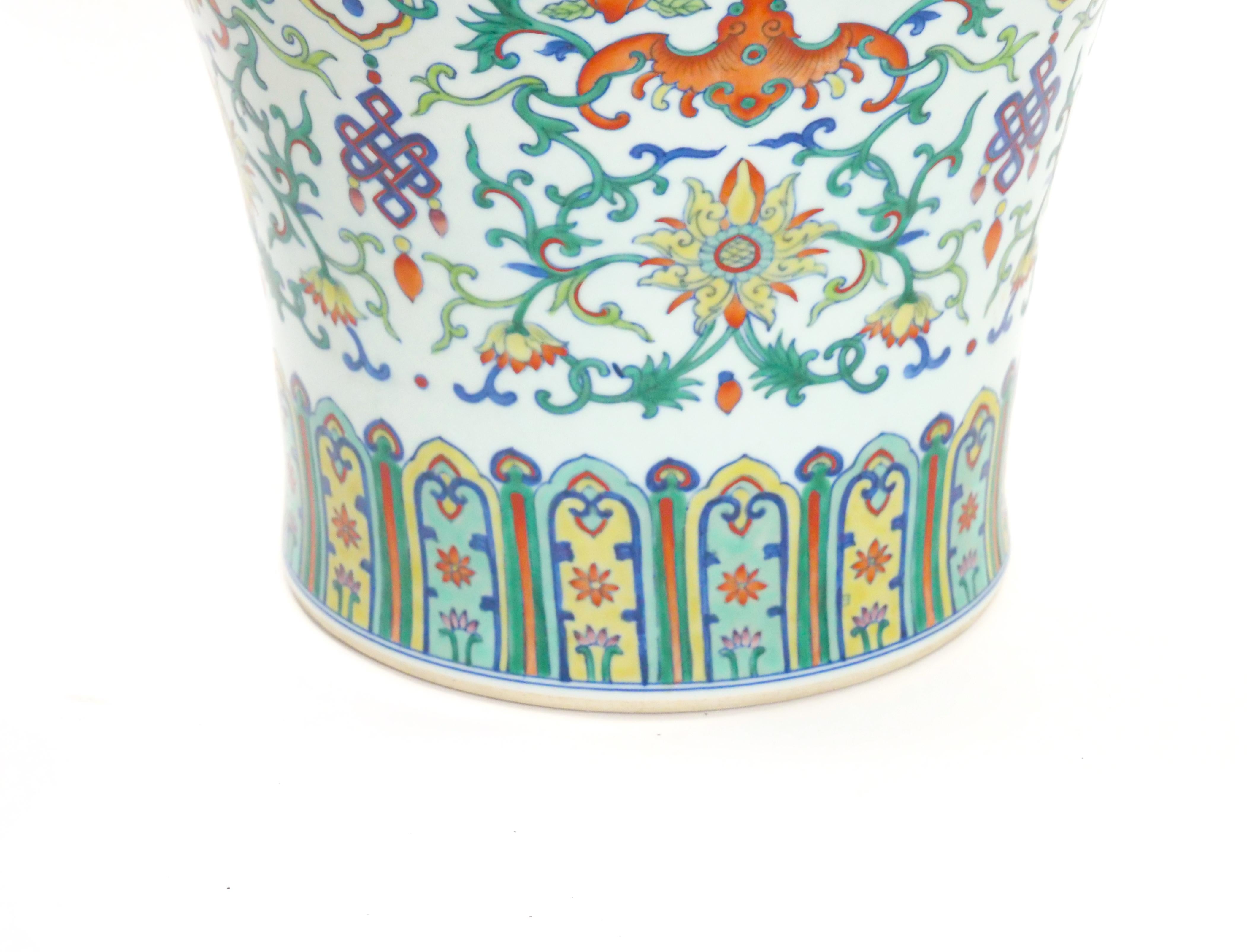 Large 20th Century Famille Verte Porcelain Decorative Piece For Sale 1