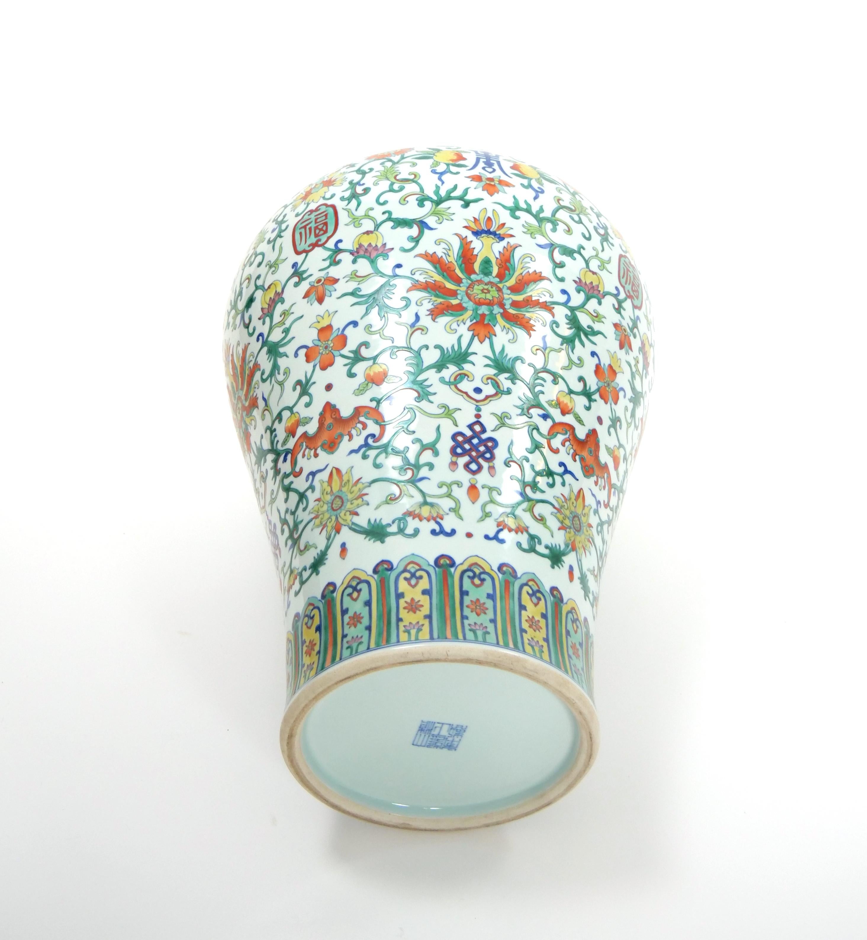 Grande pièce décorative en porcelaine Famille Verte du 20ème siècle en vente 1
