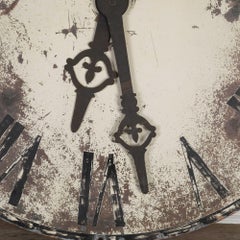 Großes Zifferblatt einer französischen Kupferuhr des 20.