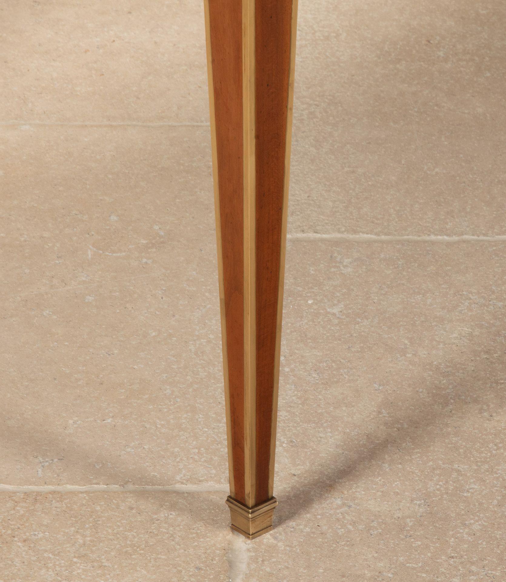 Großer französischer Mahagoni-Schreibtisch im Louis-XVI-Stil des 20. im Angebot 5