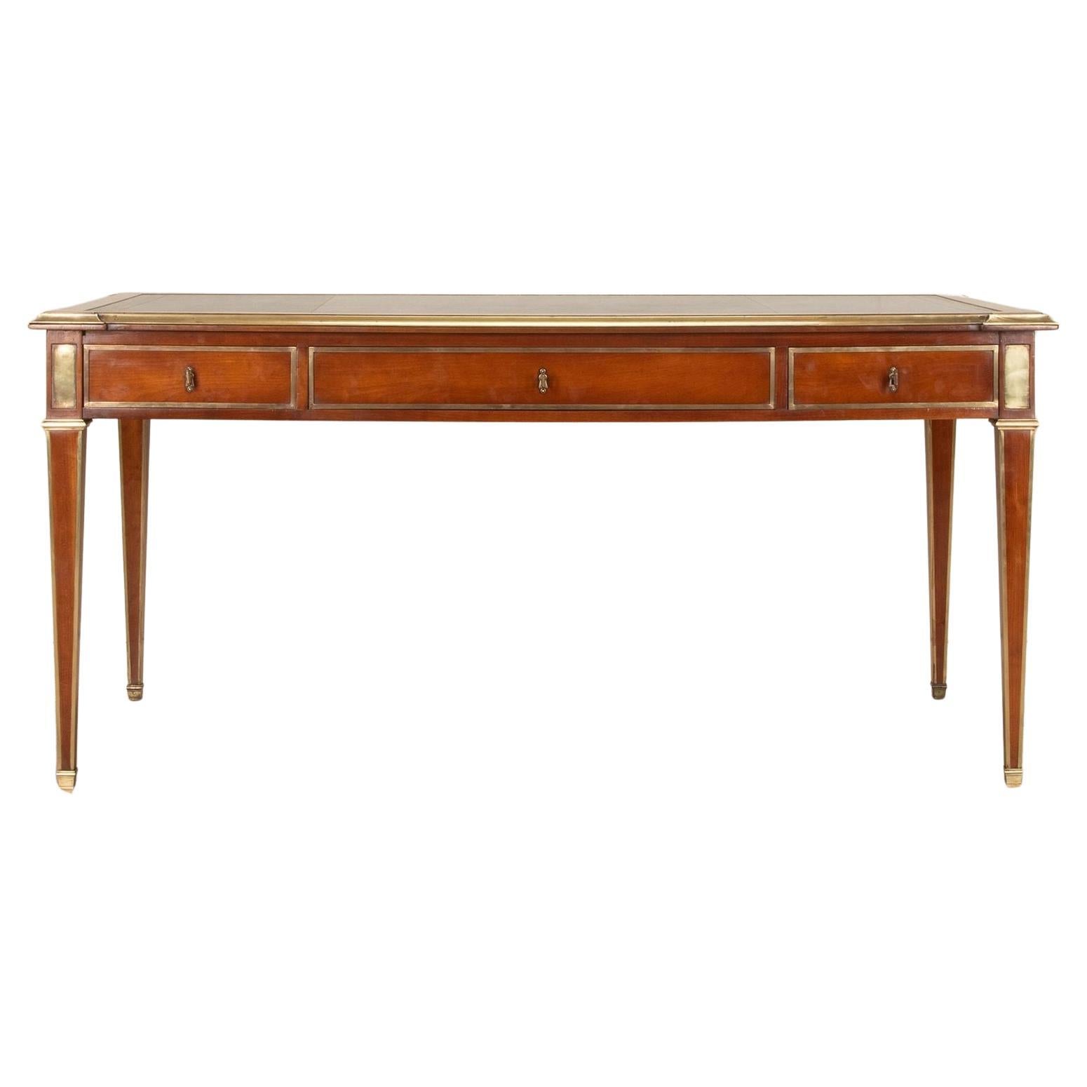 Großer französischer Mahagoni-Schreibtisch im Louis-XVI-Stil des 20. im Angebot