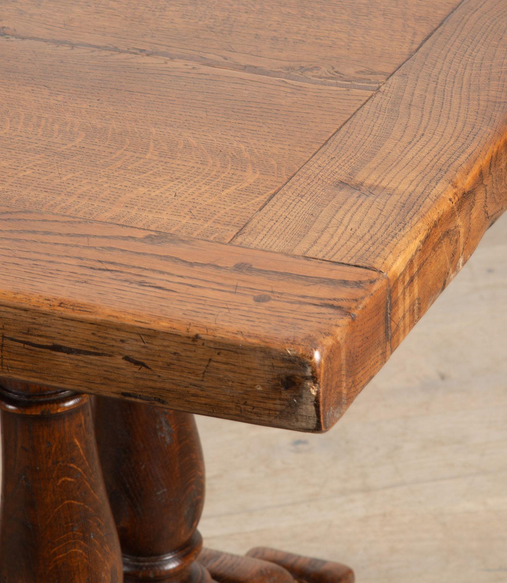 Grande table de réfectoire en Oak français du 20ème siècle Bon état - En vente à Gloucestershire, GB