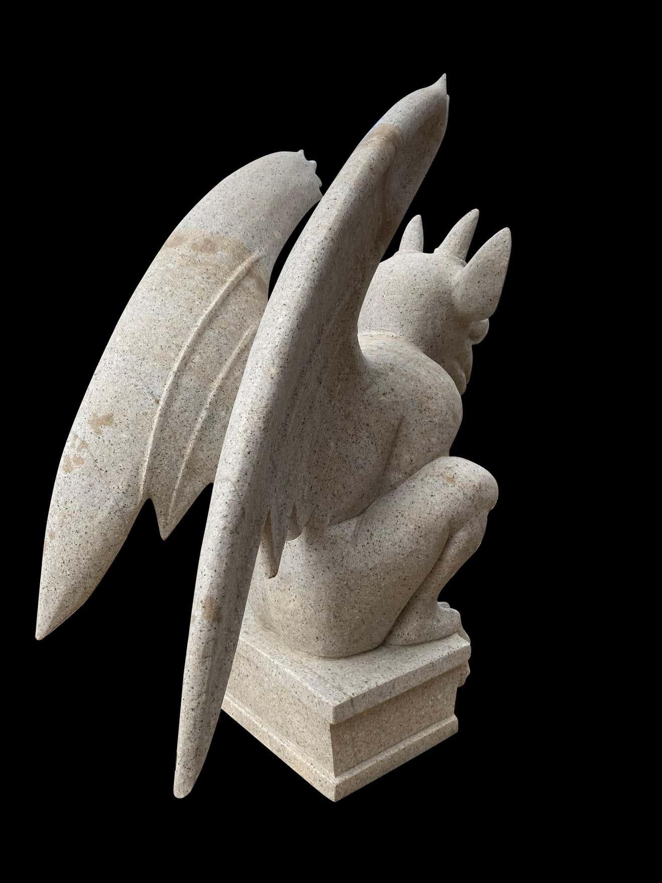 Europeo Grande gargoyle in granito del XX secolo in vendita