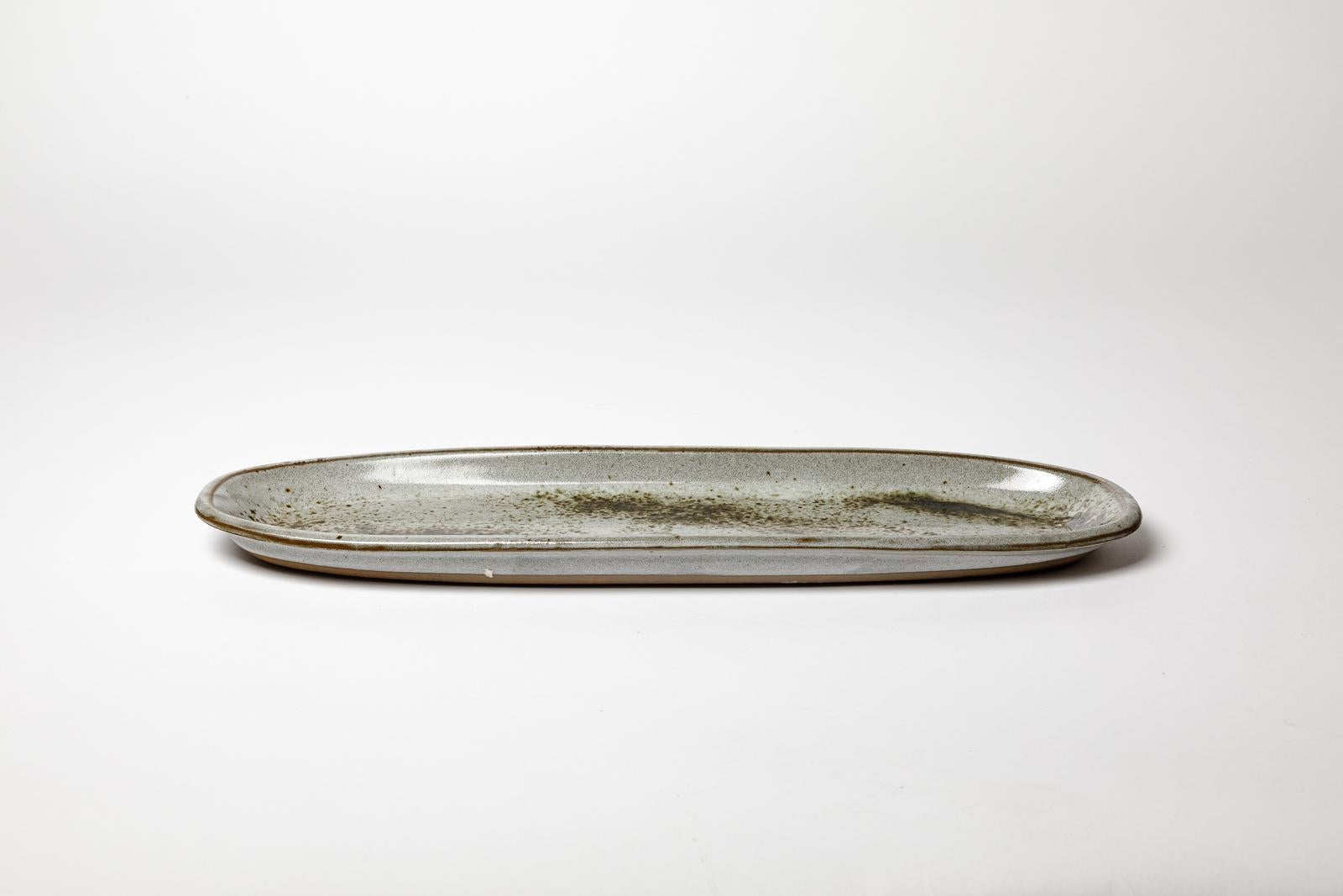 Thierry e Chantal Robert

Grande piatto in gres grigio del XX secolo

Firmato sotto la base

Condizioni originali perfette

Altezza 3 cm
Più lungo 48 cm
Grande 16 cm
