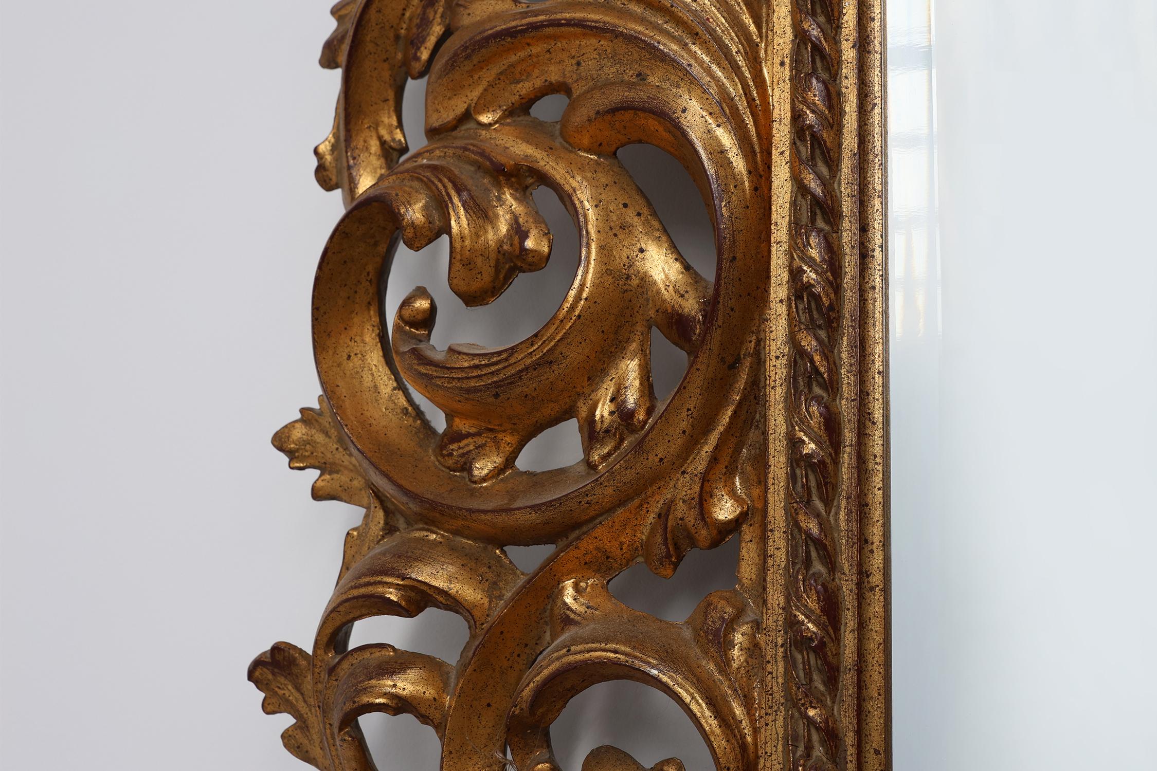 Large 20th Century Italian Baroque style richly decorated wall mirror For Sale 1