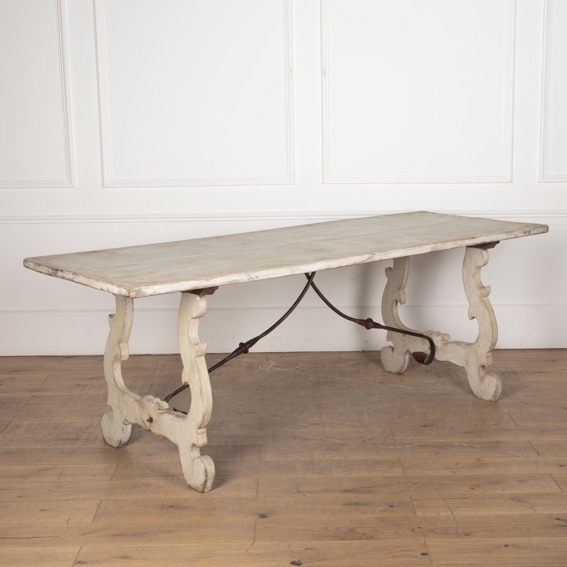 Large 20th Century Italian Dining Table In Good Condition For Sale In Gloucestershire, GB