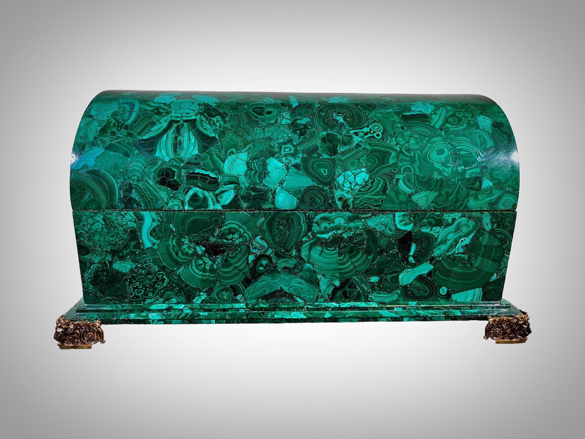 Large 20th Century Malachite Box 70 x 40 x 33 cm In Excellent Condition For Sale In Madrid, ES