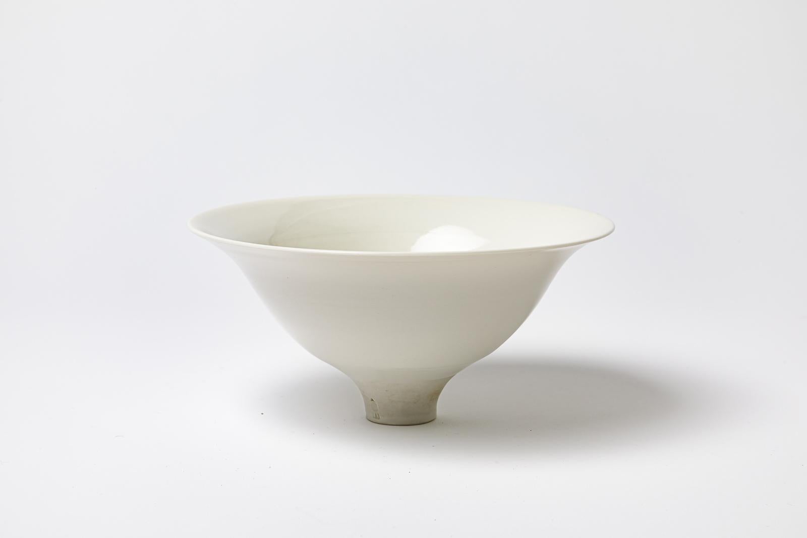 Jacques Buchholtz

Large porcelain ceramic dish or decorative bowl

White ceramic glaze color

20th century design

Signed

Height 6 cm
Large 19 cm.
