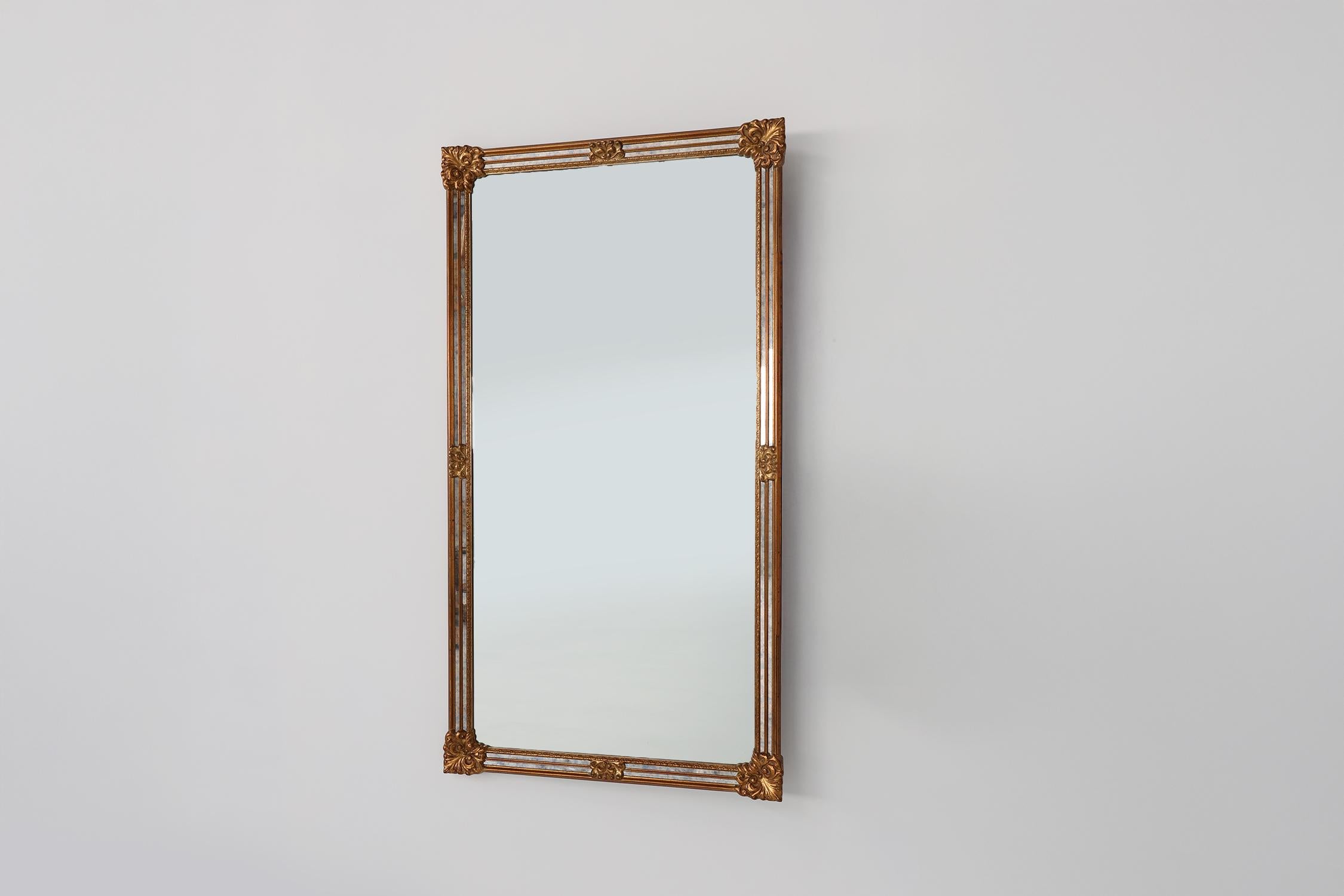 Grand miroir rectangulaire doré de style baroque, Belgique, 20e siècle en vente 3