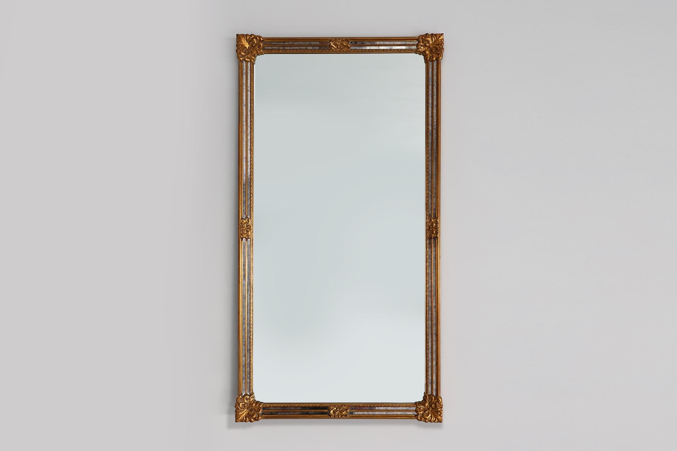 Gran espejo rectangular dorado Deknudt del siglo XX de estilo barroco, Bélgica Belga en venta