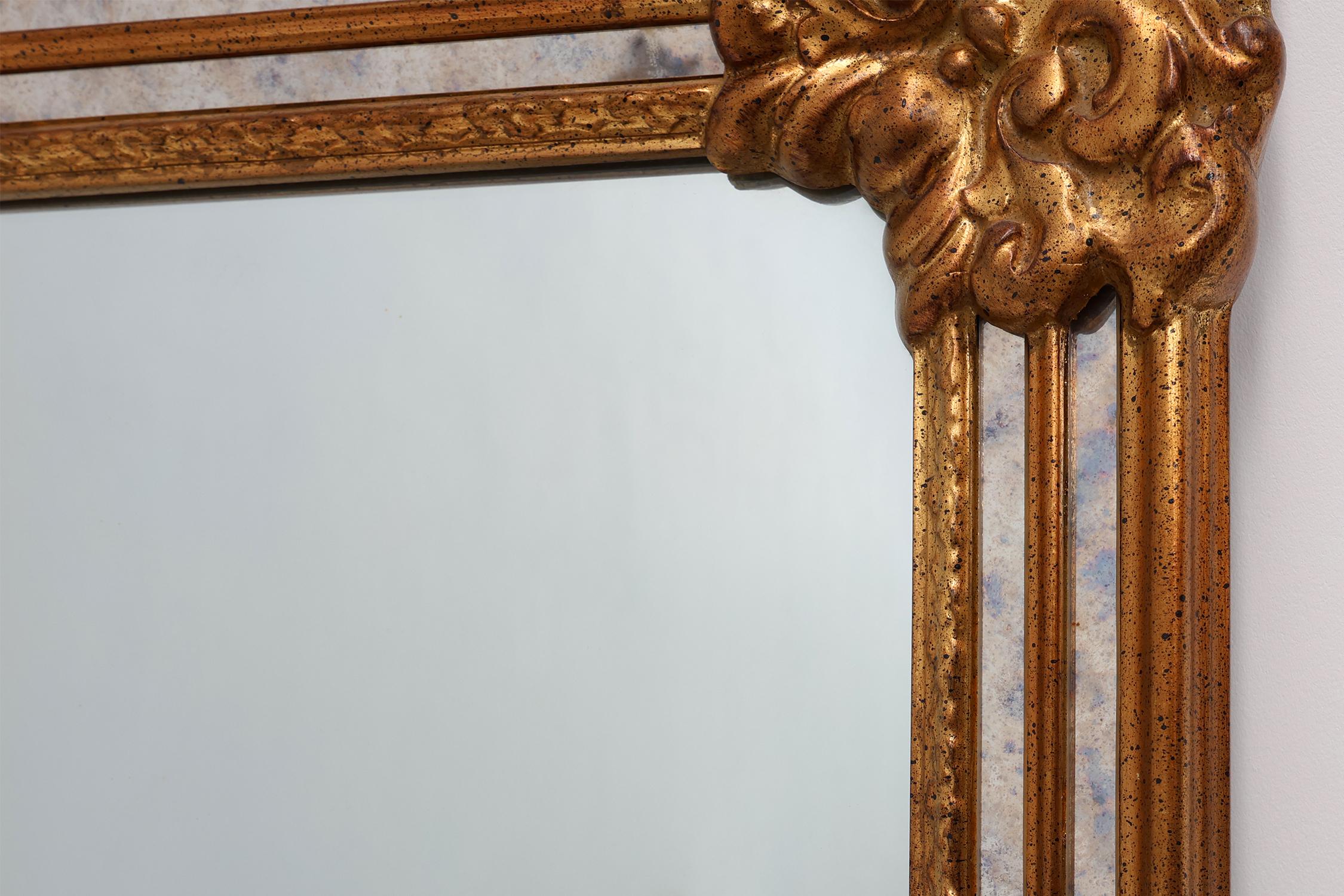 Belge Grand miroir rectangulaire doré de style baroque, Belgique, 20e siècle en vente