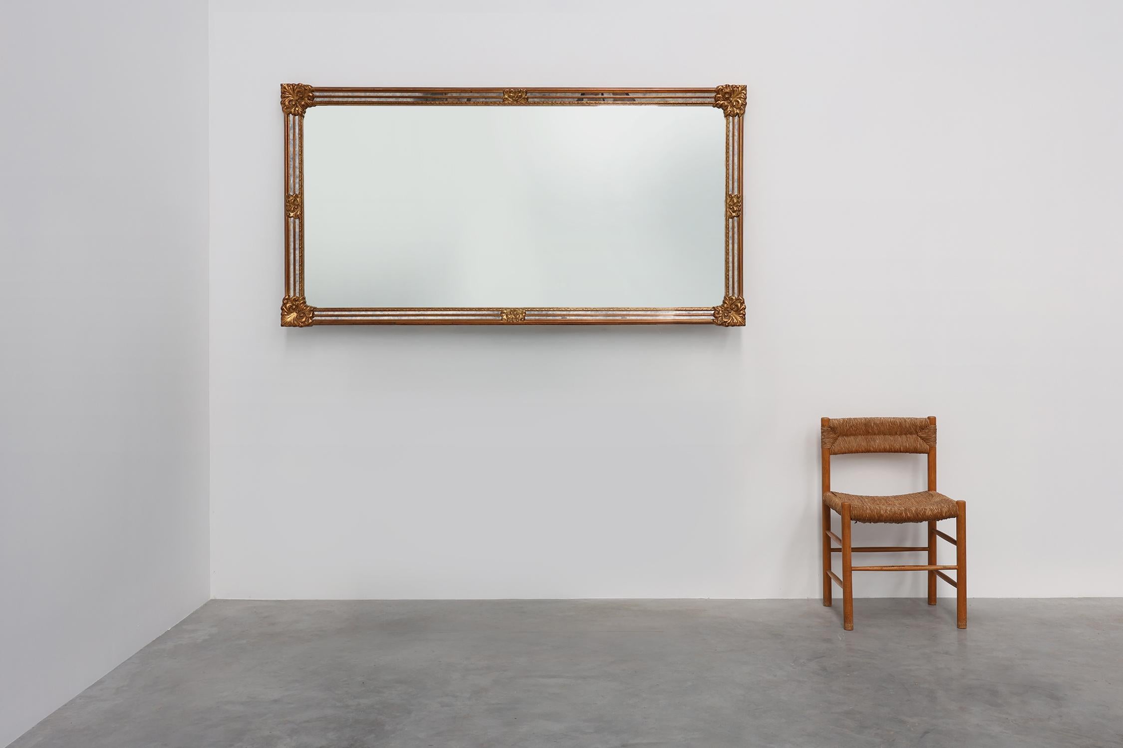 Grand miroir rectangulaire doré de style baroque, Belgique, 20e siècle Bon état - En vente à Meulebeke, BE