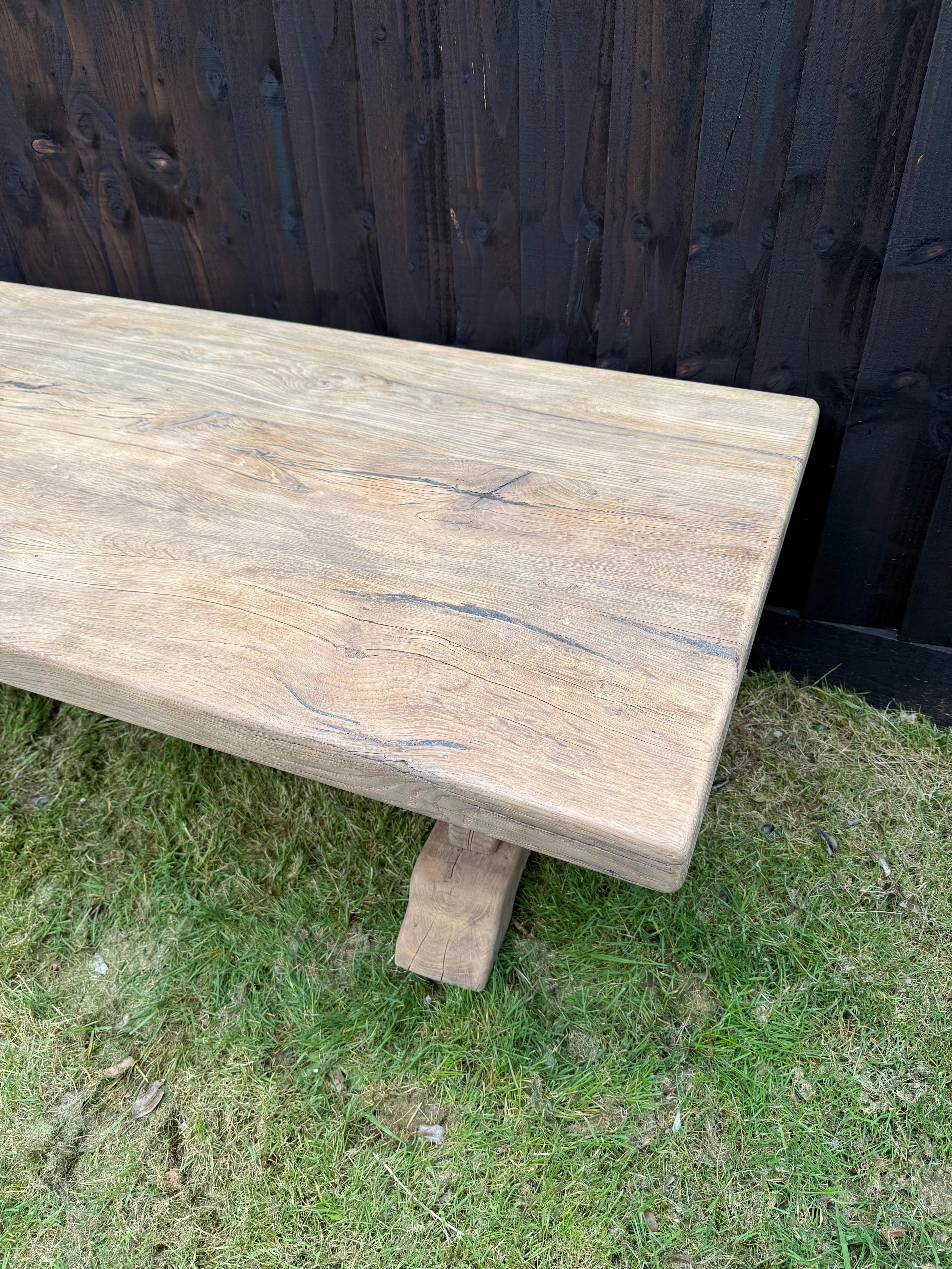Large 20th century scrubbed oak coffee table In Good Condition For Sale In Budleigh Salterton, GB