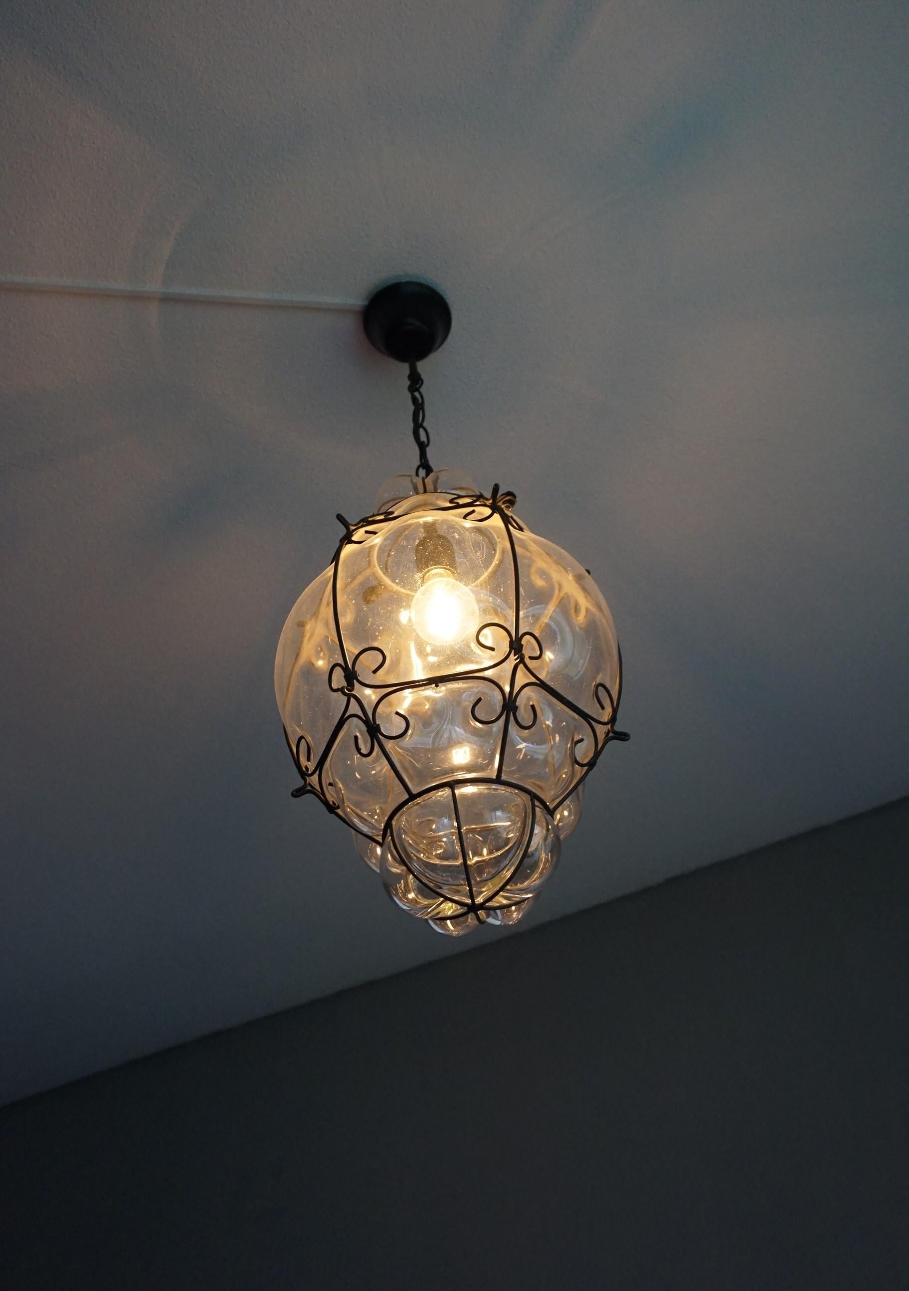 Italian craftsmanship pendant. 

This stylish single light pendant is beautiful in shape and the mouth blown, transparant glass is in excellent condition. It comes with a blackened metal chain and ditto canopy and the bulb can easily be replaced by