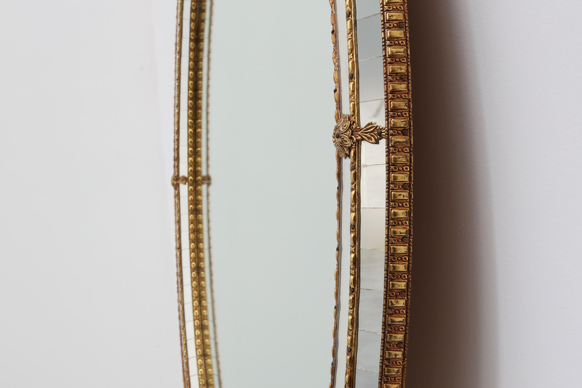 Laiton Grand miroir trapézoïdal en laiton et mosaïque de style vénitien du 20e siècle en vente