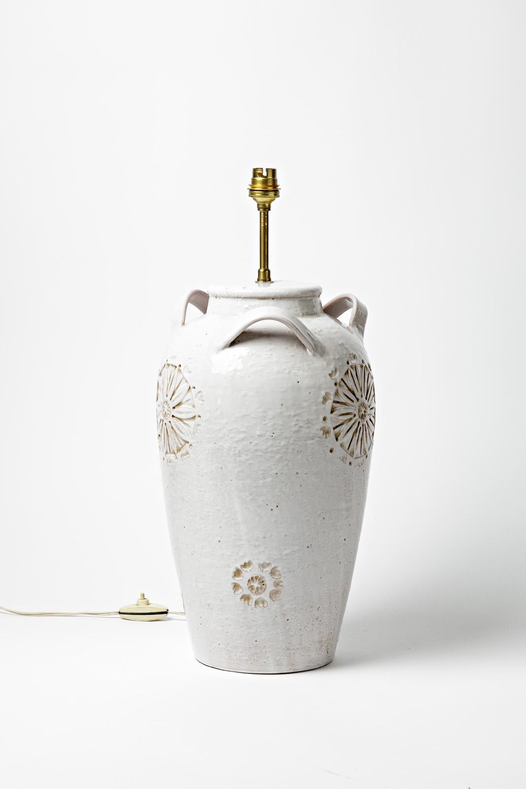 Mid-Century Modern Grande lampe de table en céramique blanche datant du 20e siècle, circa 1970, pièce unique française en vente