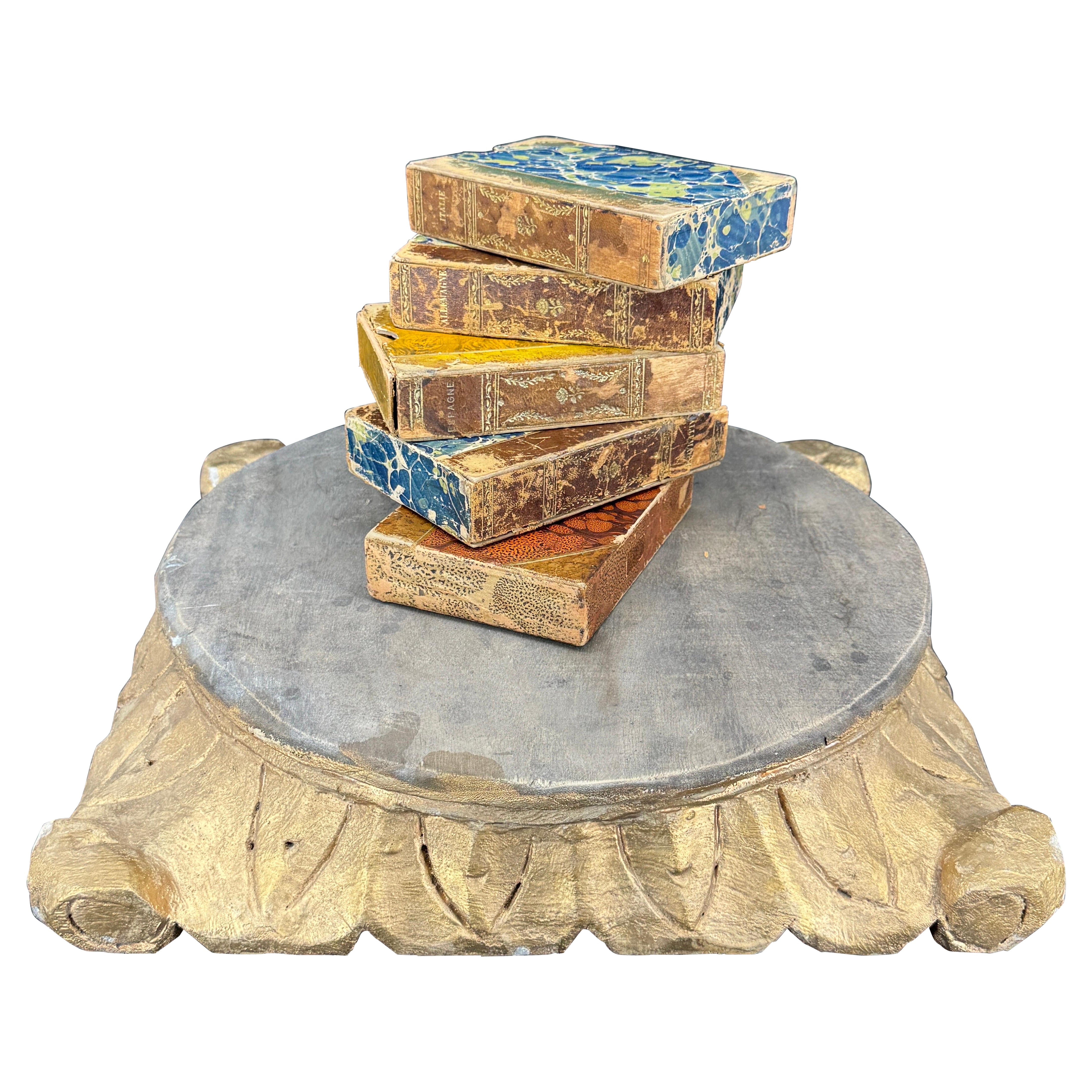 Grand centre de table architectural en bois du 20e siècle The Pedestal Stand Centerpiece