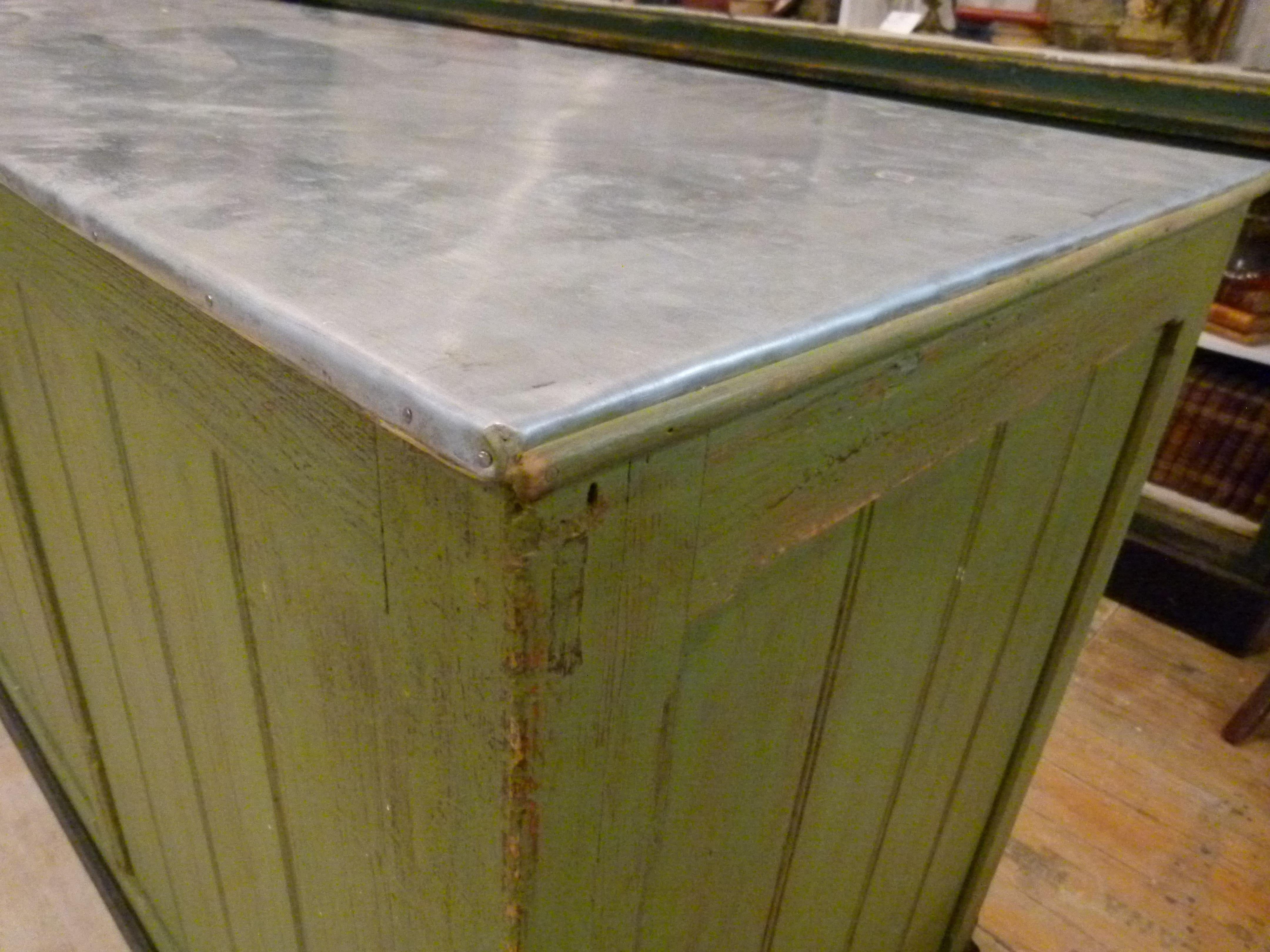Large 20th Century Wooden Store Counter In Good Condition In Vulpellac, Girona