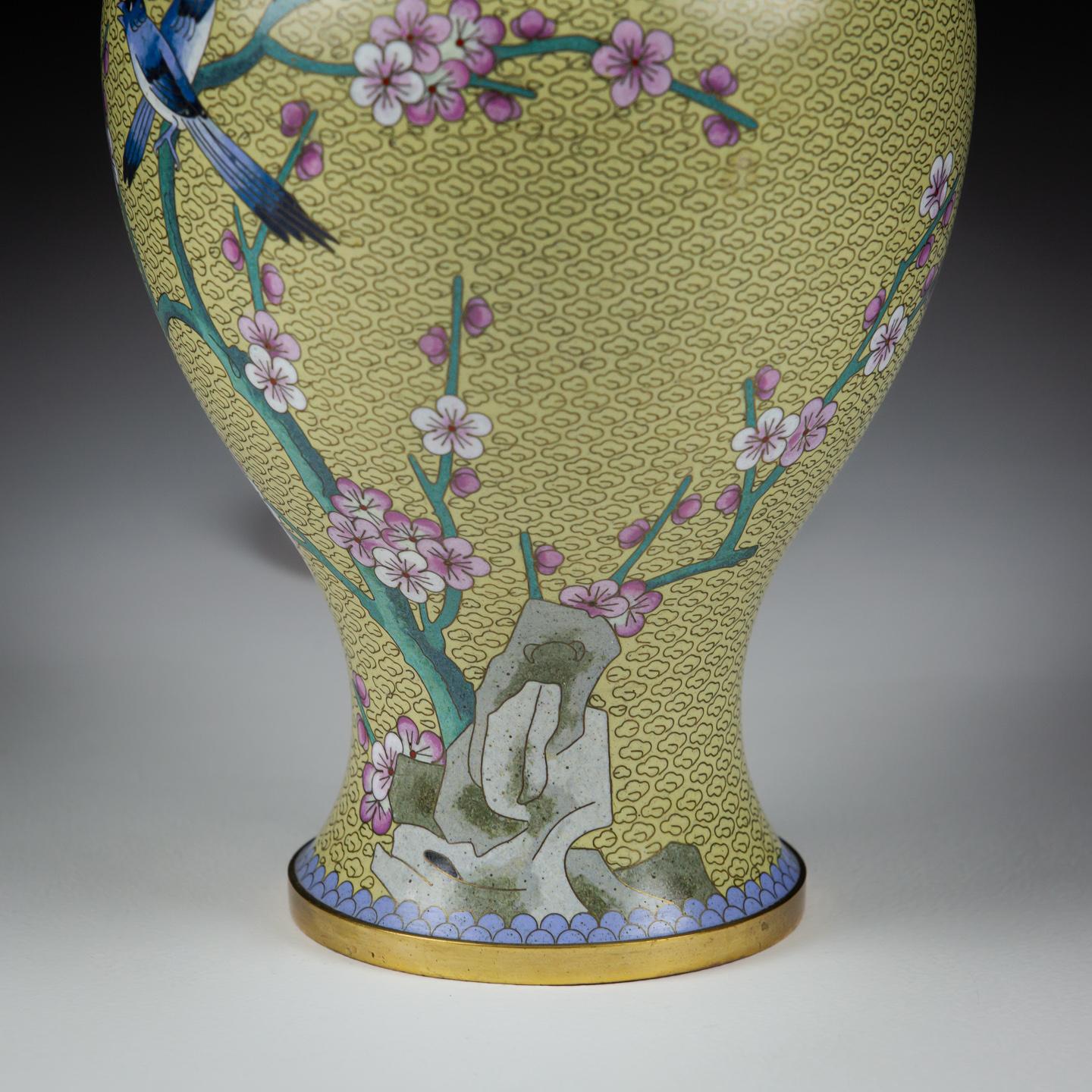 Large 20th Century Yellow Cloisonné Magpie Vase as a Lamp For Sale 4