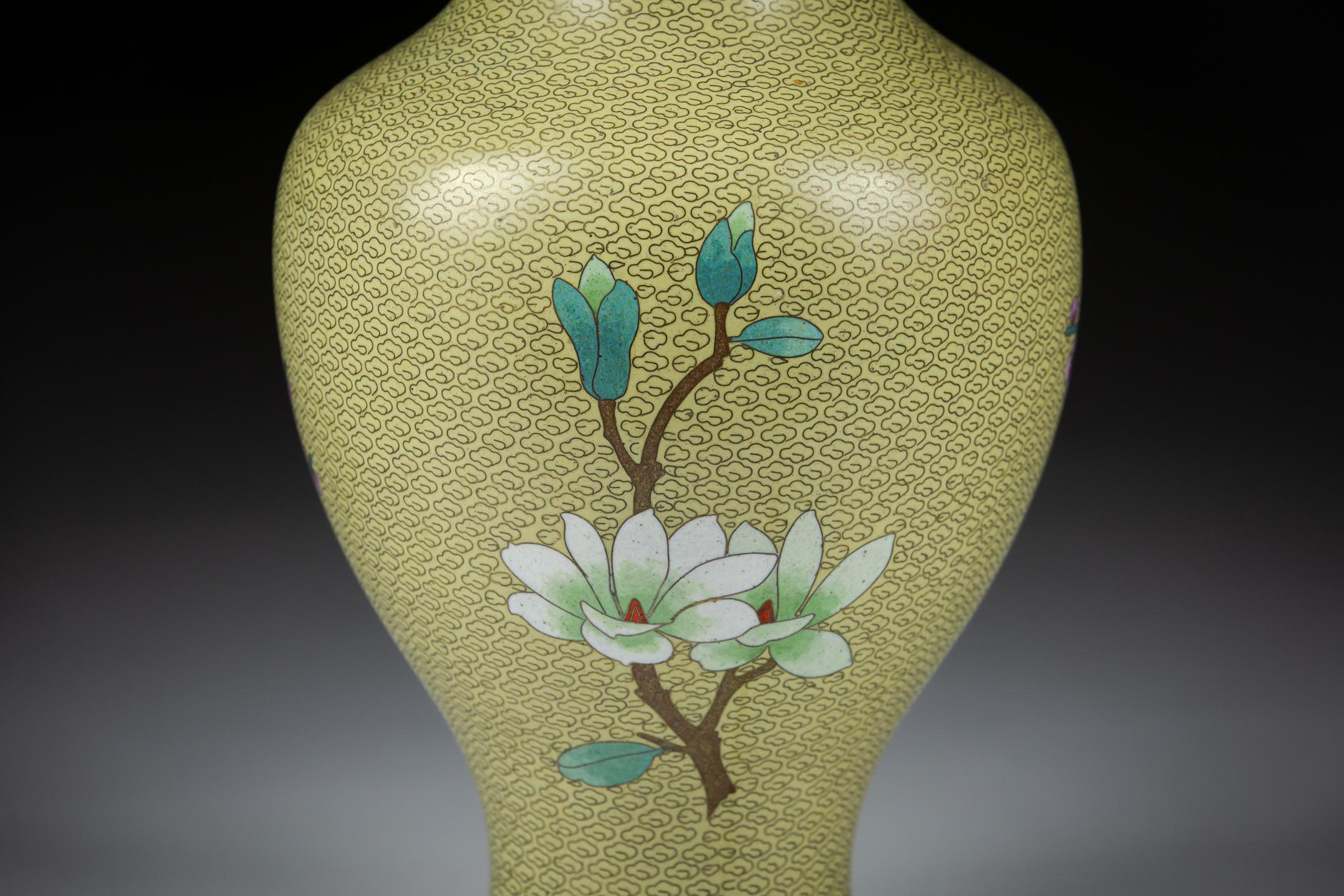 Grand vase à pie cloisonné jaune du 20e siècle en guise de lampe en vente 5