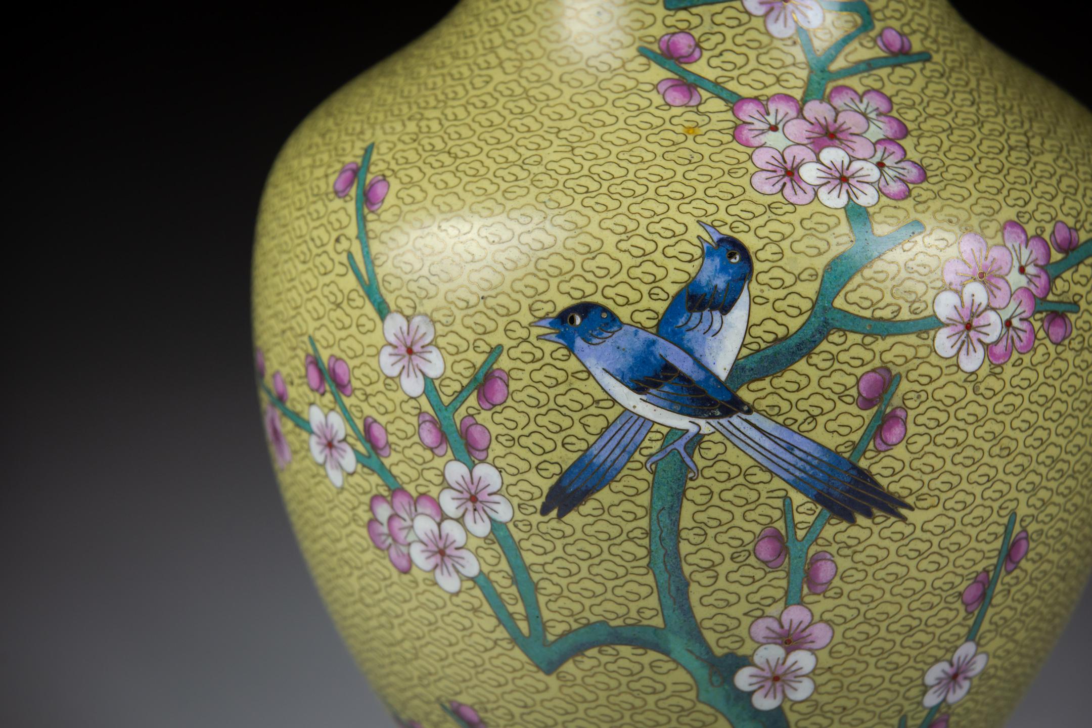 Large 20th Century Yellow Cloisonné Magpie Vase as a Lamp For Sale 2