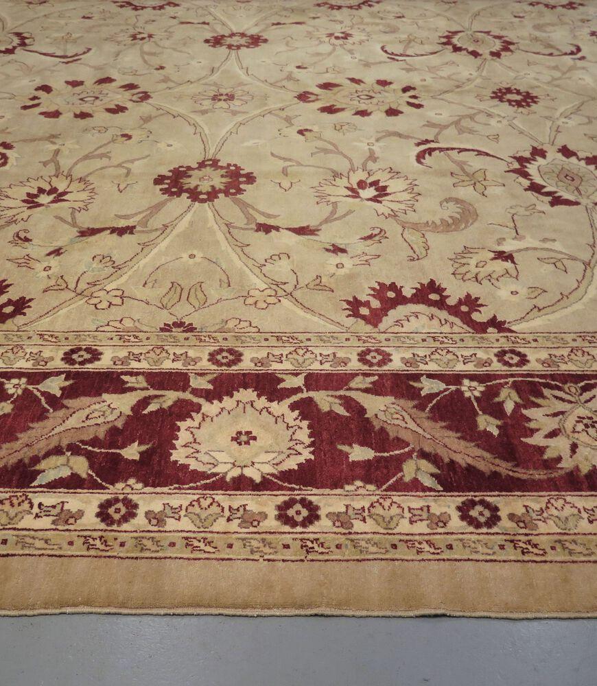 Large 20th Century Ziegler Carpet (Wolle) im Angebot