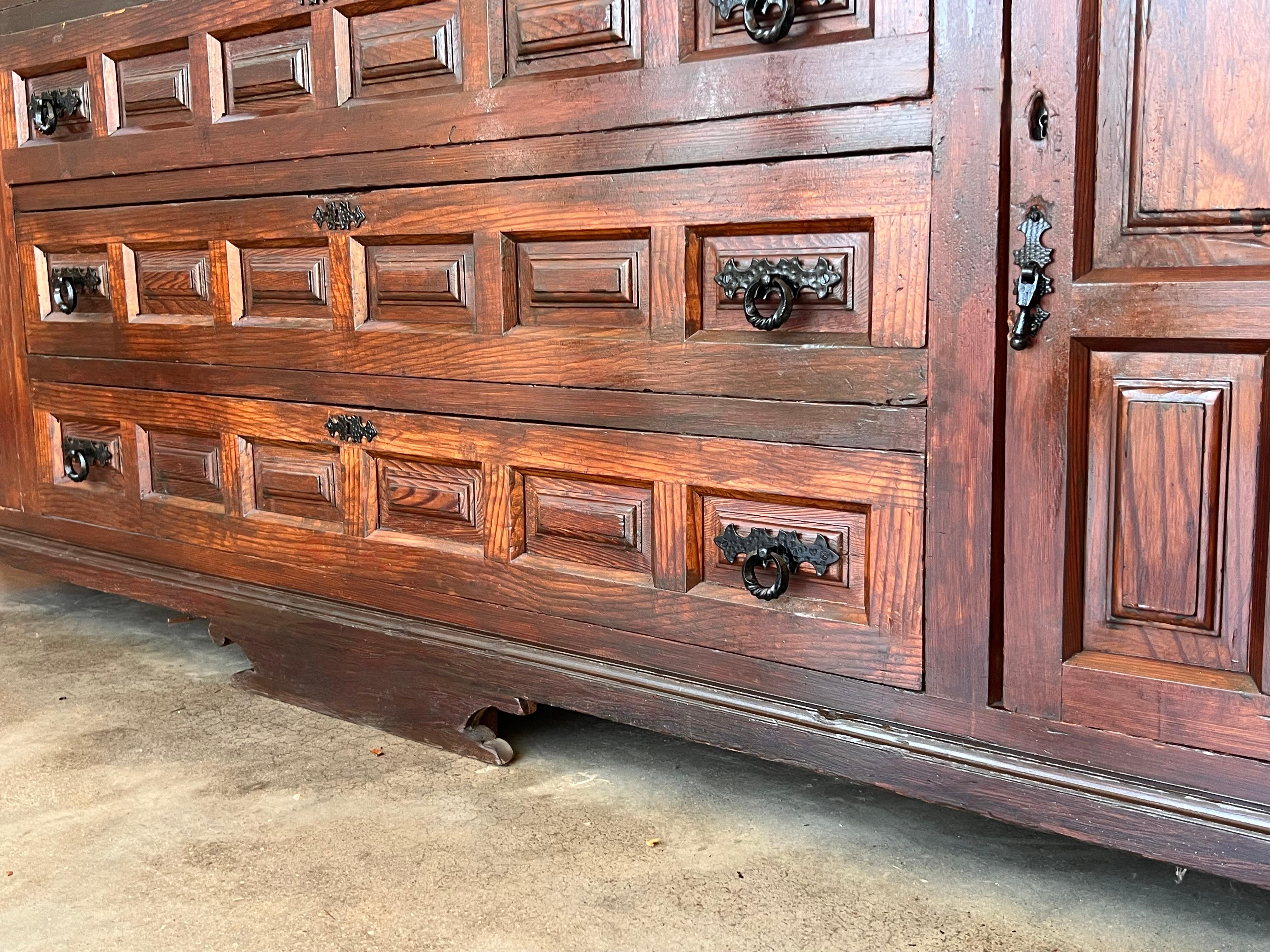 Large 20th Church Spanish Baroque Carved Walnut Tuscan Credenza or Buffet For Sale 8