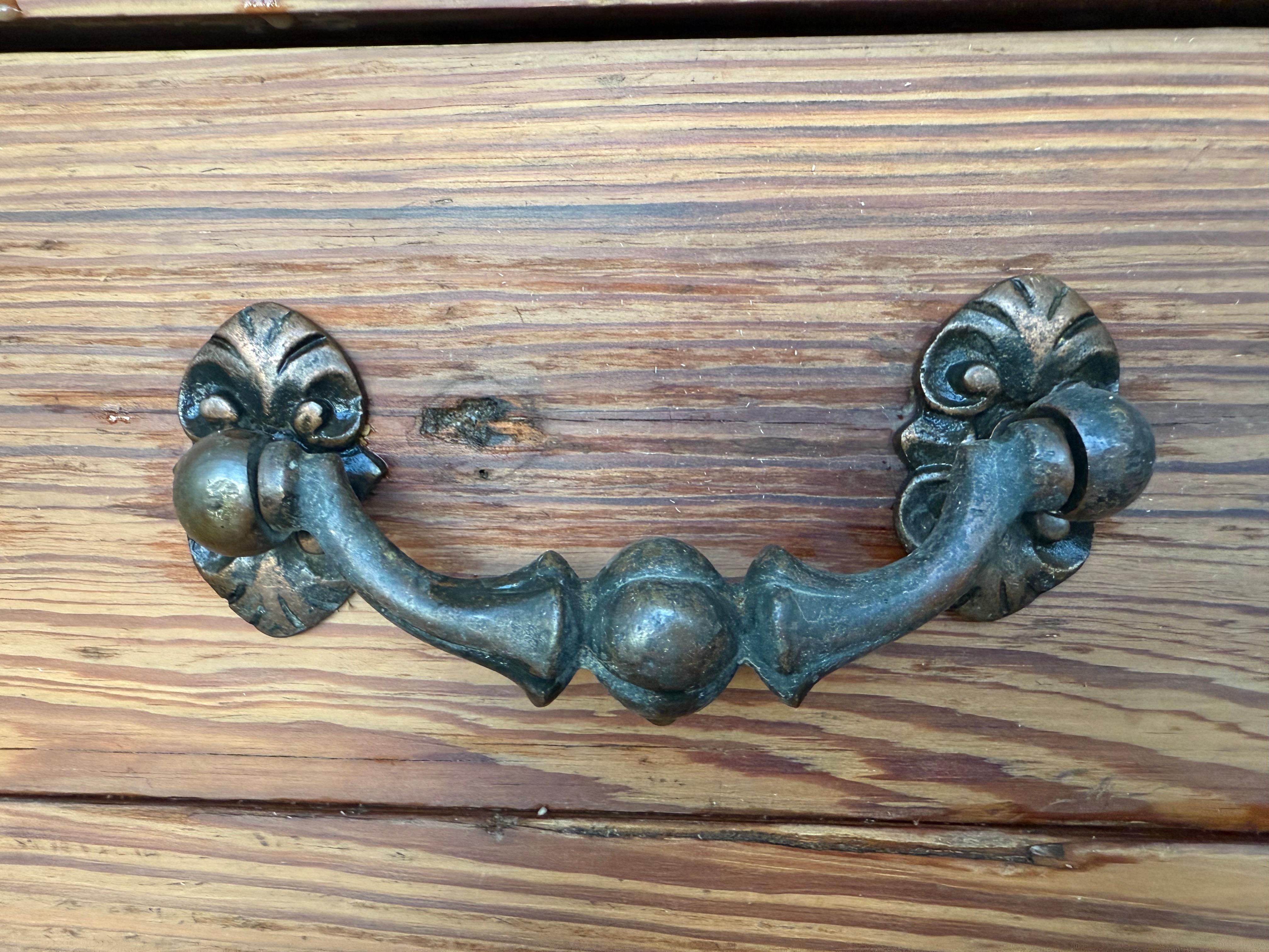 Large 20th Church Spanish Baroque Carved Walnut Tuscan Credenza or Buffet im Angebot 6