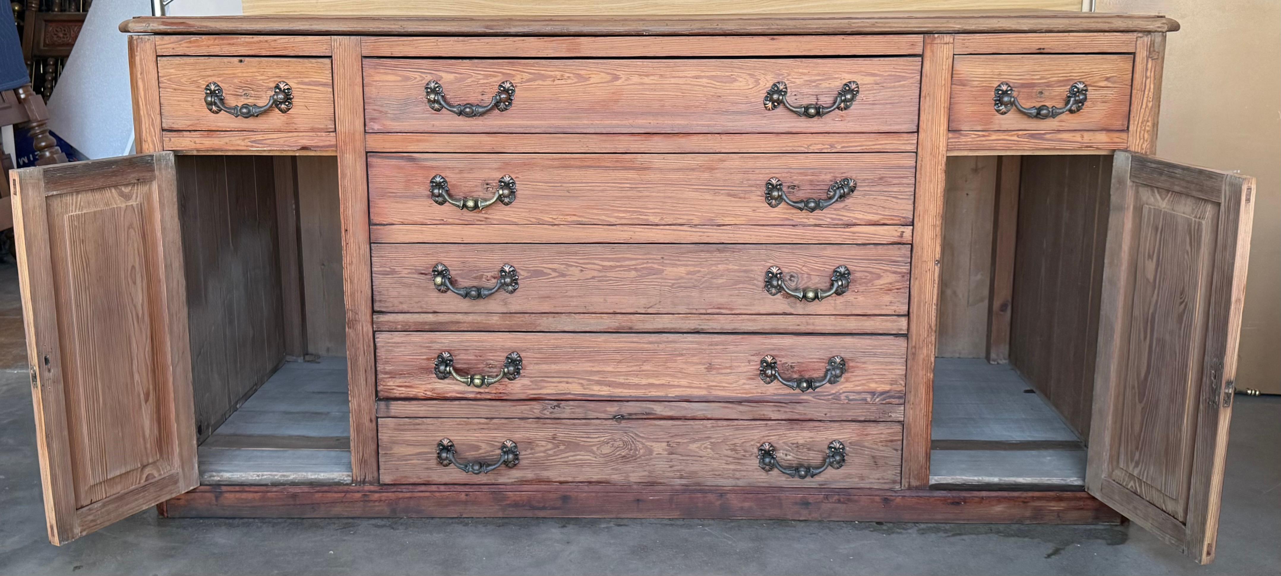 Large 20th Church Spanish Baroque Carved Walnut Tuscan Credenza or Buffet (Spanisch) im Angebot