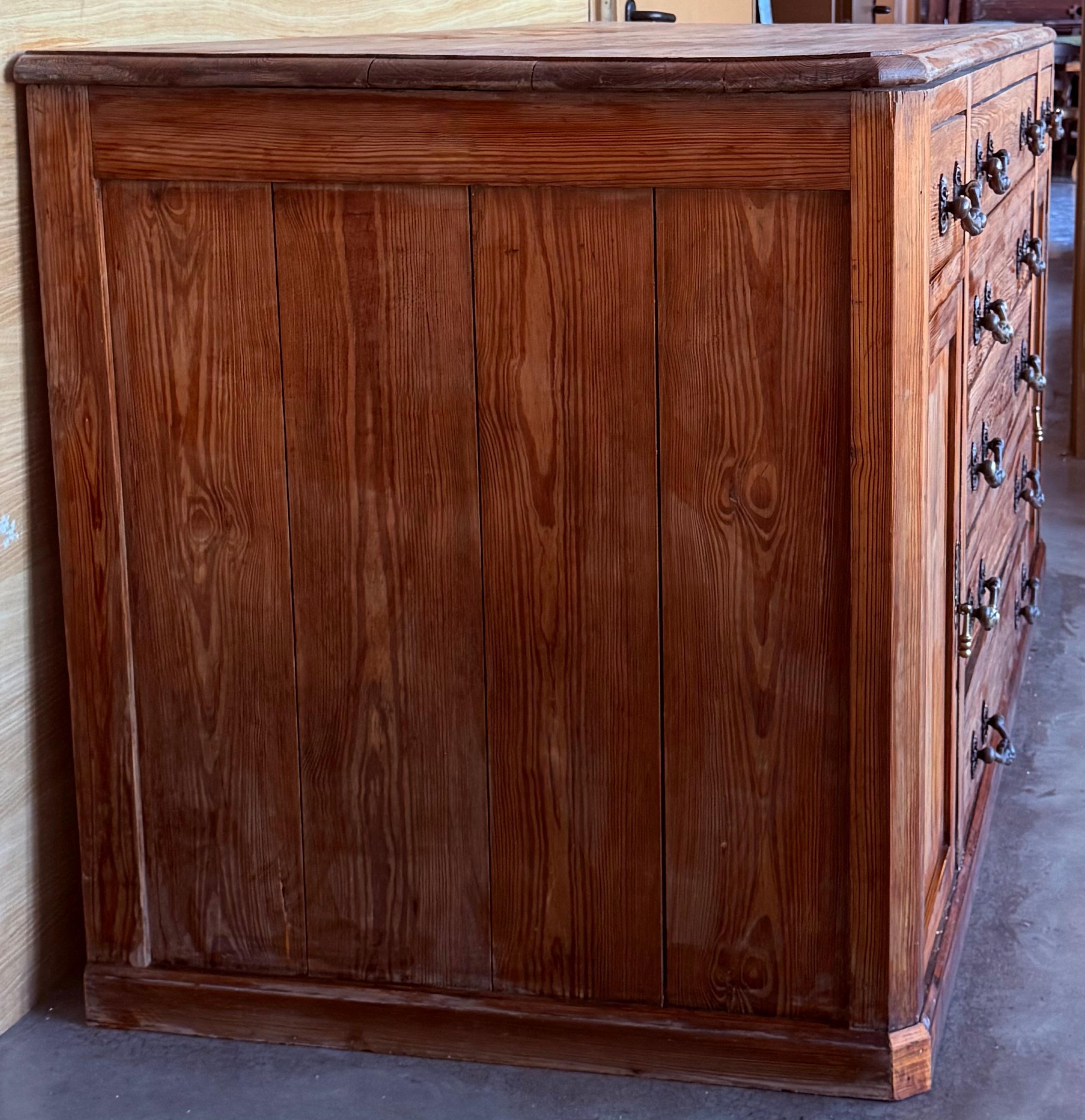 Large 20th Church Spanish Baroque Carved Walnut Tuscan Credenza or Buffet im Angebot 2