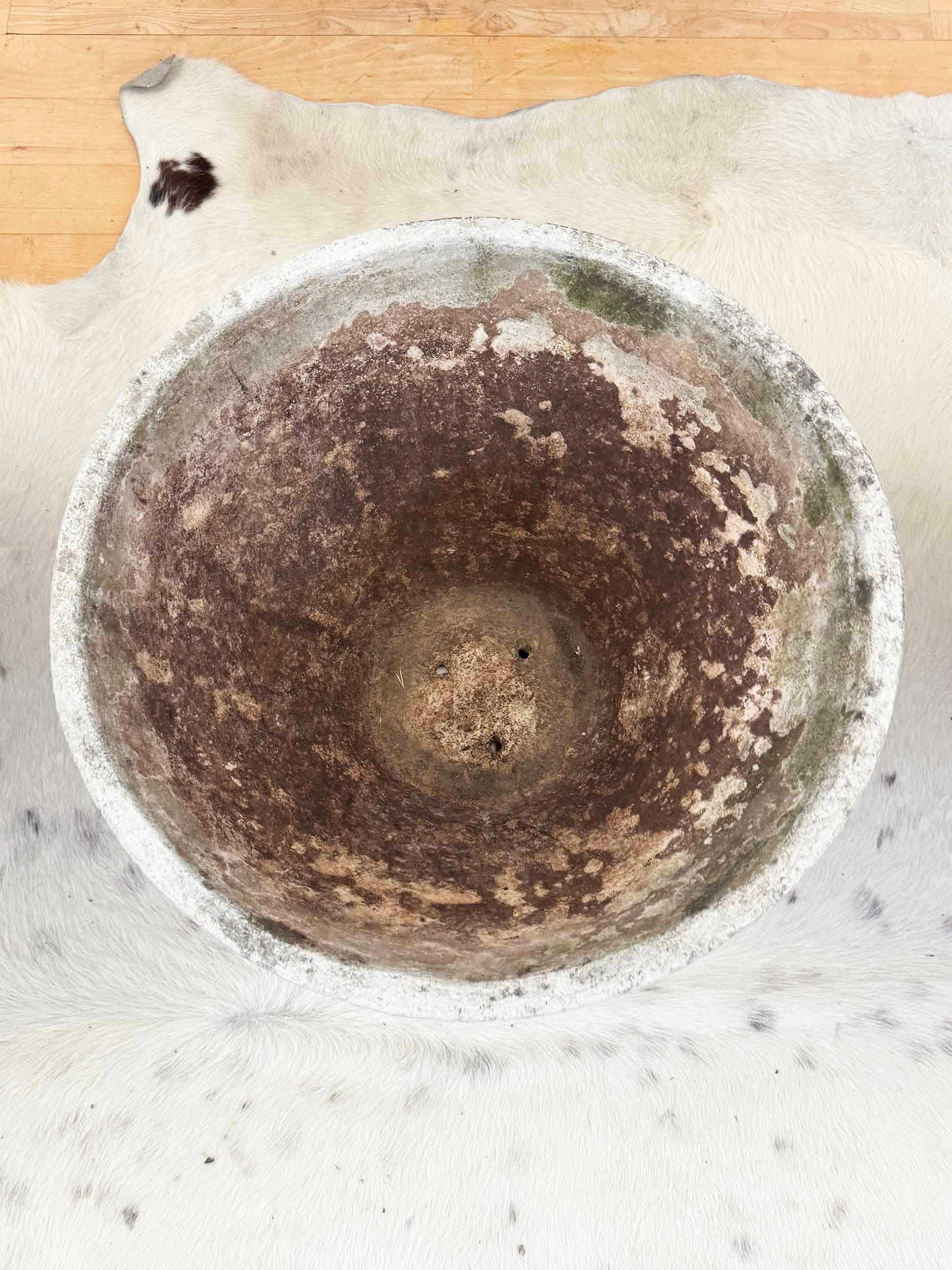 Metà XX secolo Grande vaso in calcestruzzo conico da 21,65
