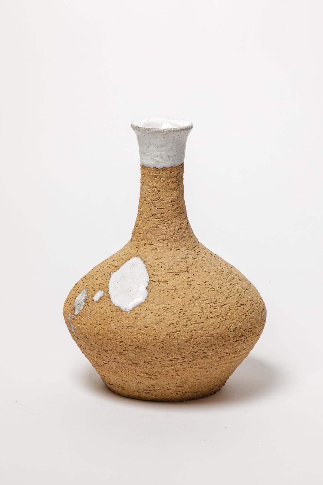 Francese Grande vaso in ceramica stonewware bianco e marrone del 21° secolo, design ATOI 2010 in vendita