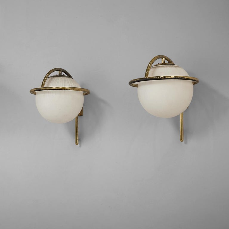 Italian Wall Lights in Brass and Opaline Glass For Sale 2