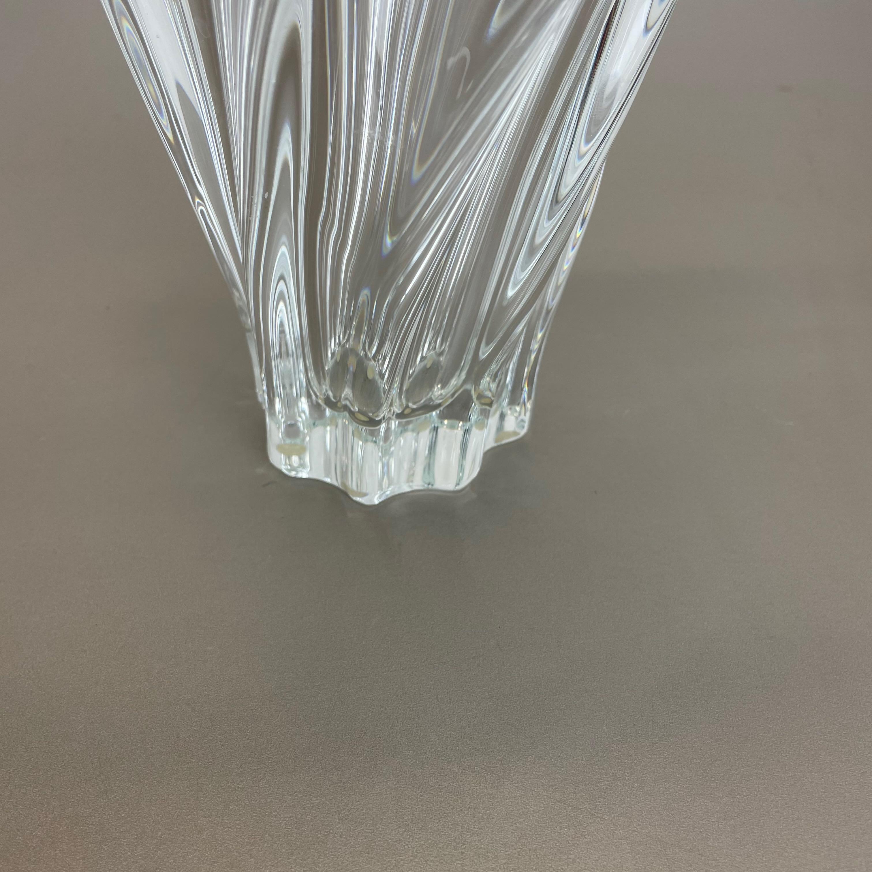 Cristal Grande coupe vase en cristal floral par Art Vannes:: France:: 1970