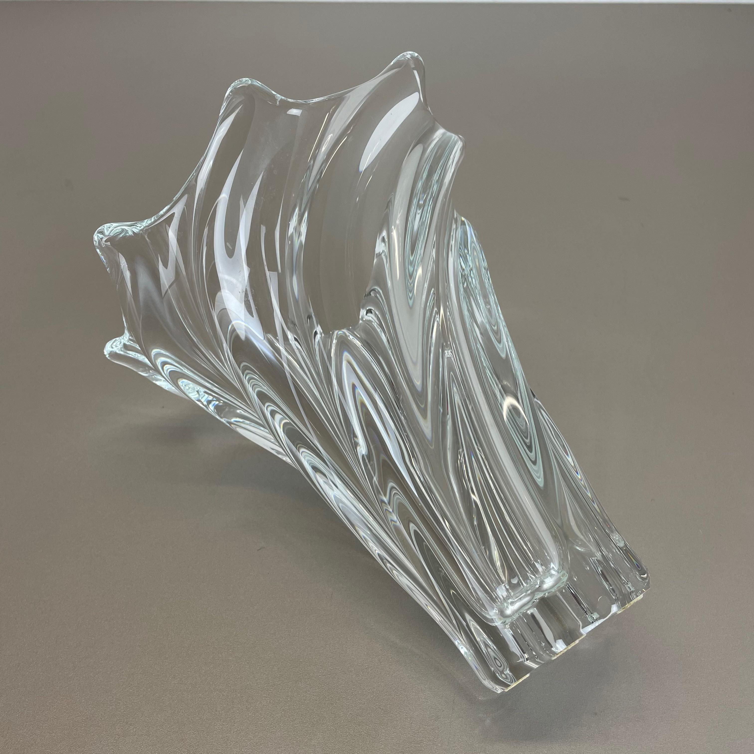 Grande coupe vase en cristal floral par Art Vannes:: France:: 1970 6