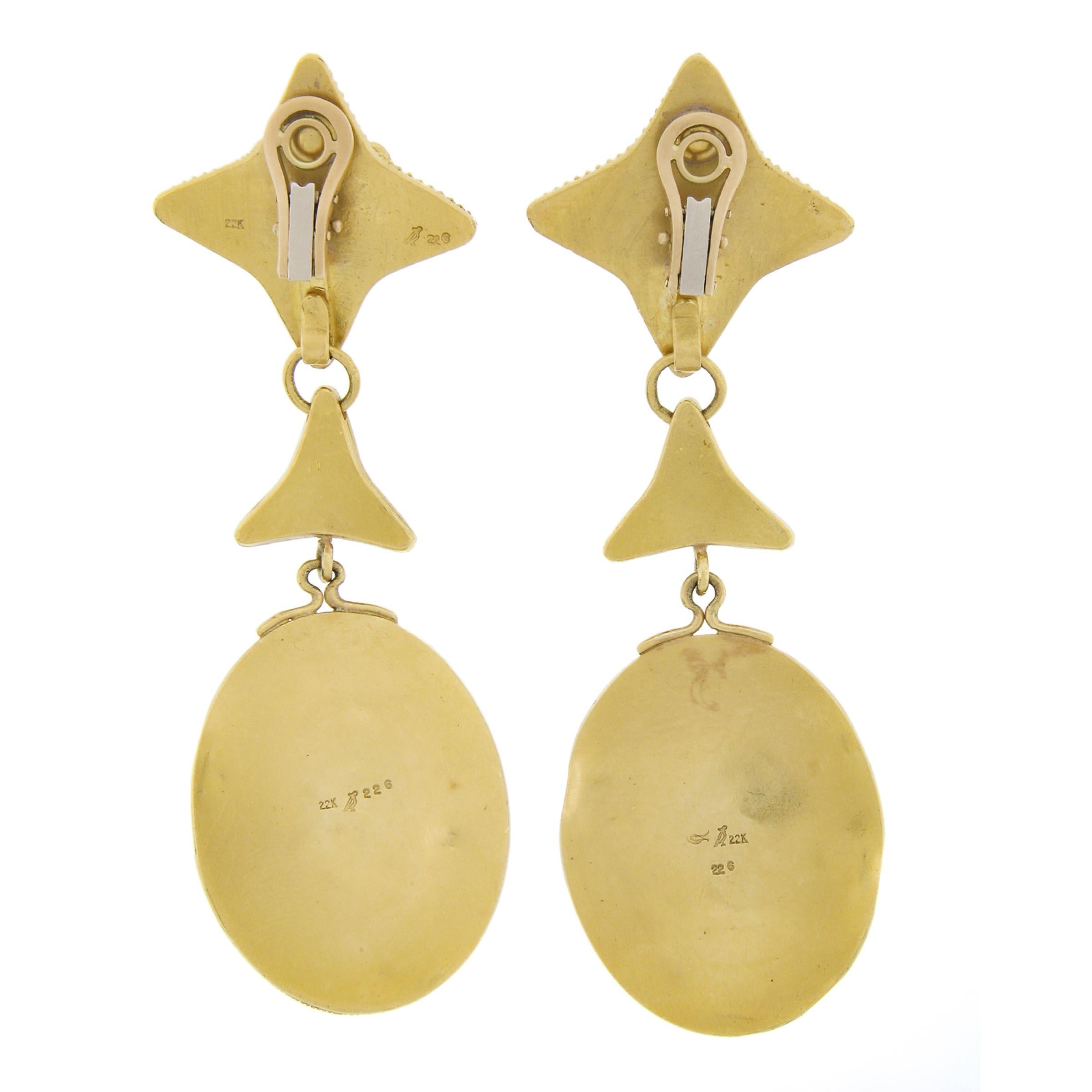 Taille ronde Pendants d'oreilles lustre en or 22 carats avec turquoise tourmaline perle et diamants en vente